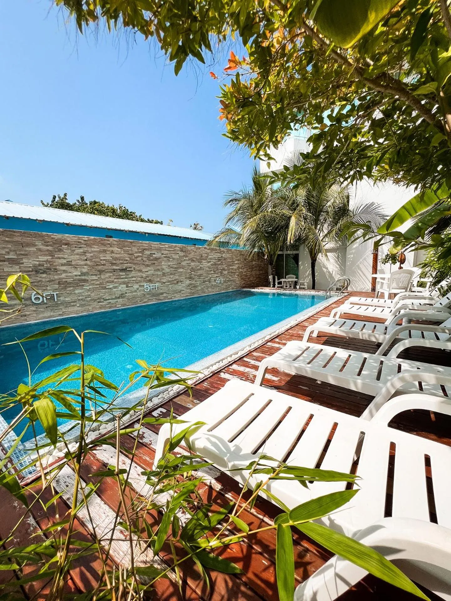 Swimming pool in PERLA Dhangethi