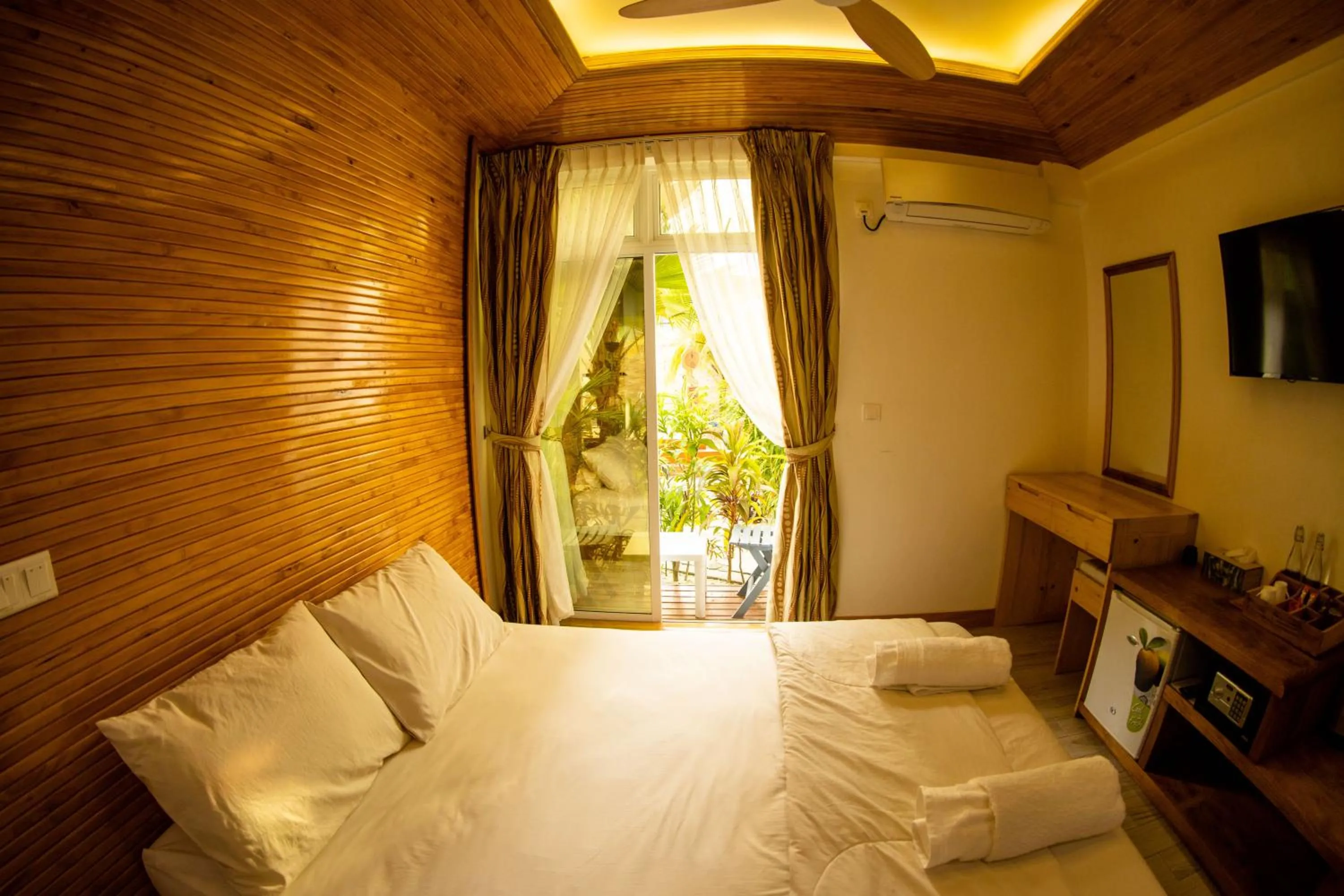 Bedroom, Bed in PERLA Dhangethi