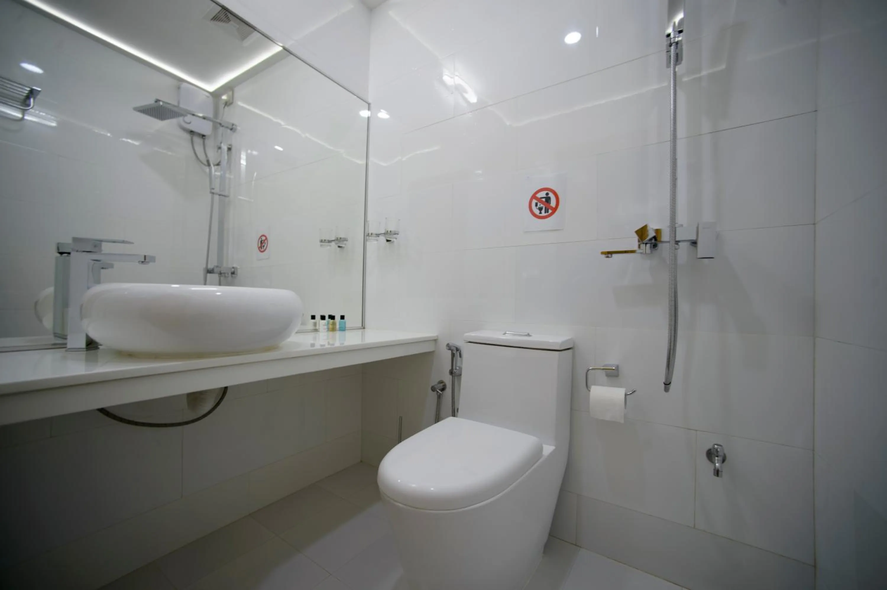 Bathroom in PERLA Dhangethi