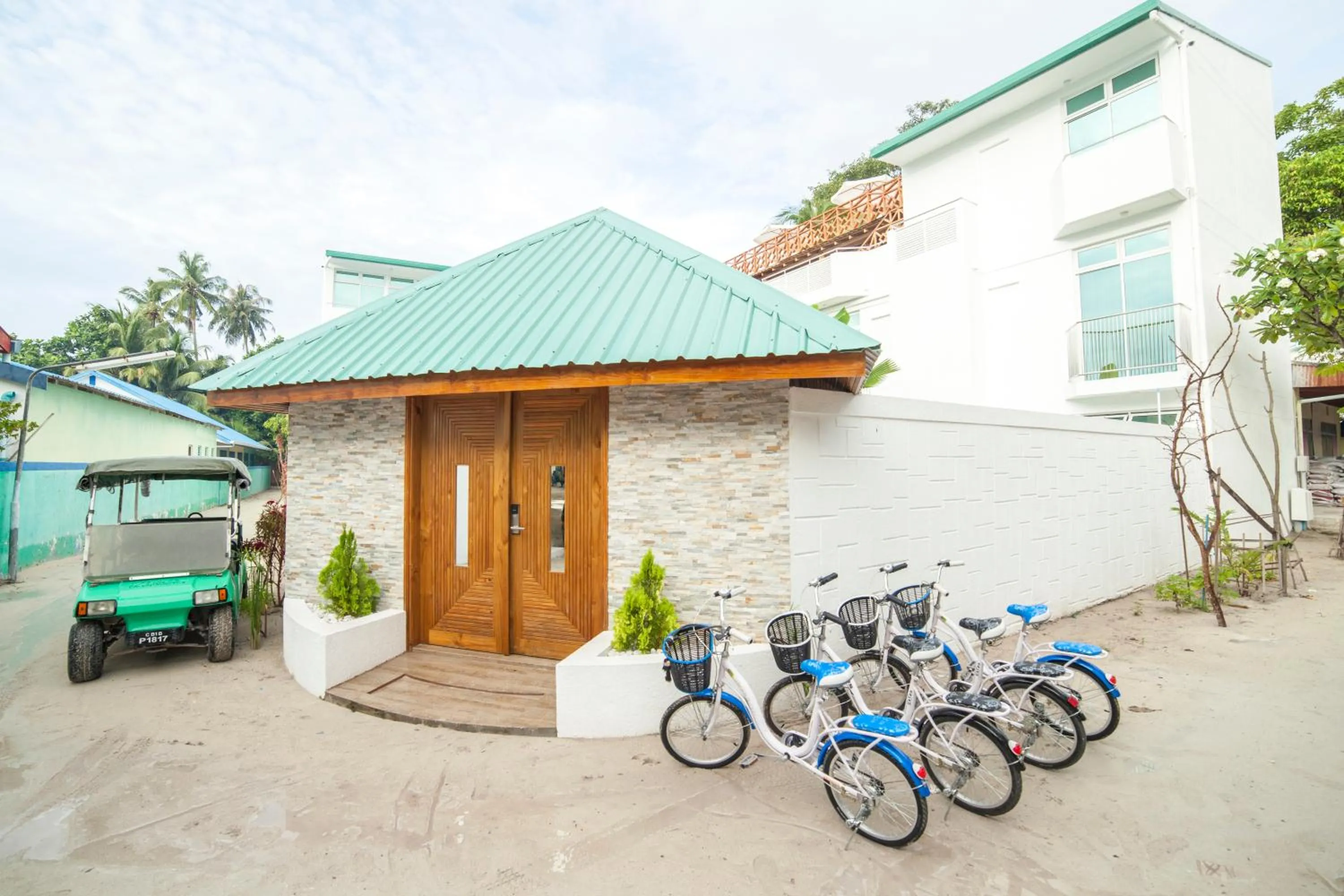 Facade/entrance in PERLA Dhangethi