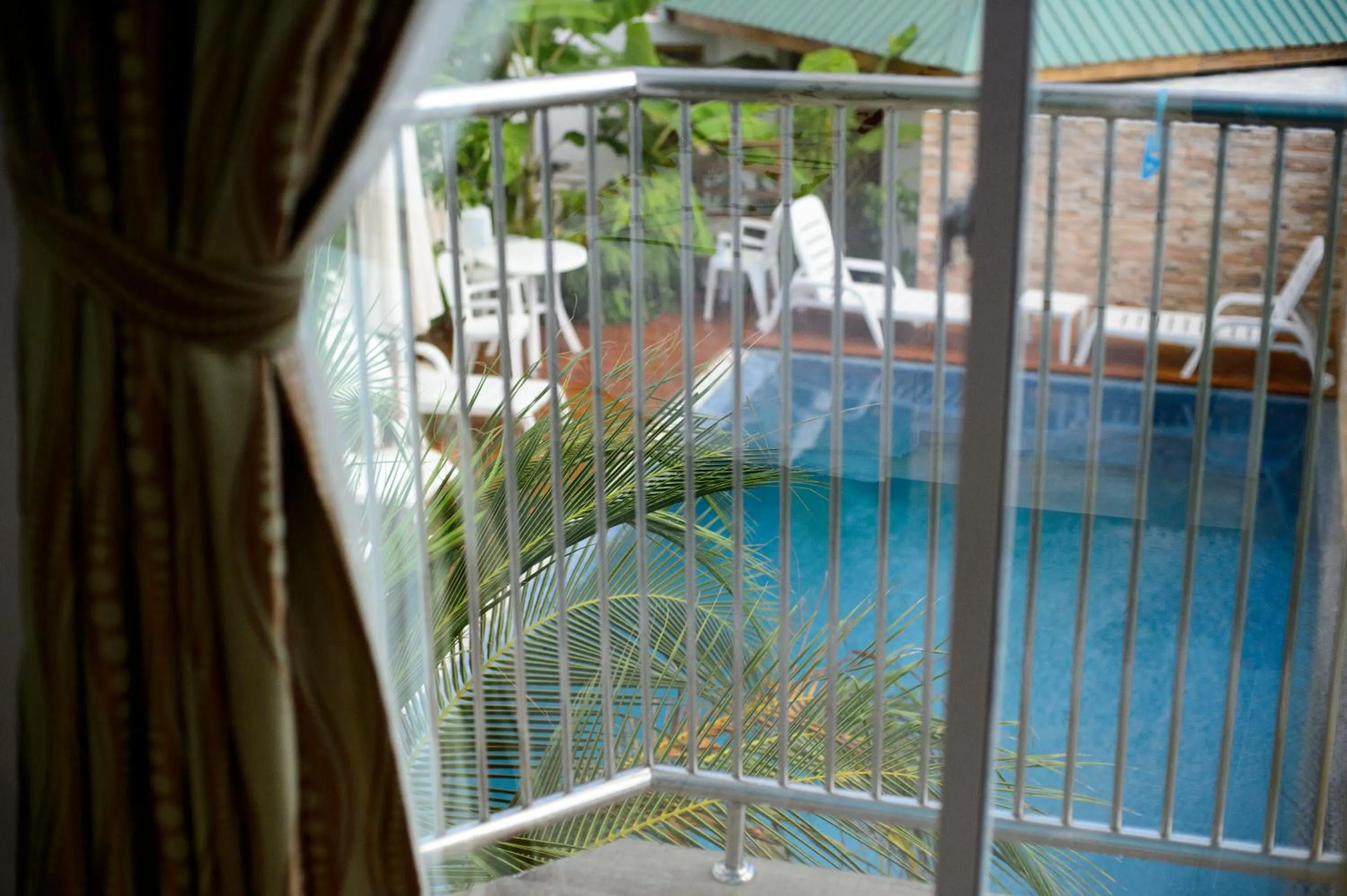 Pool view in PERLA Dhangethi