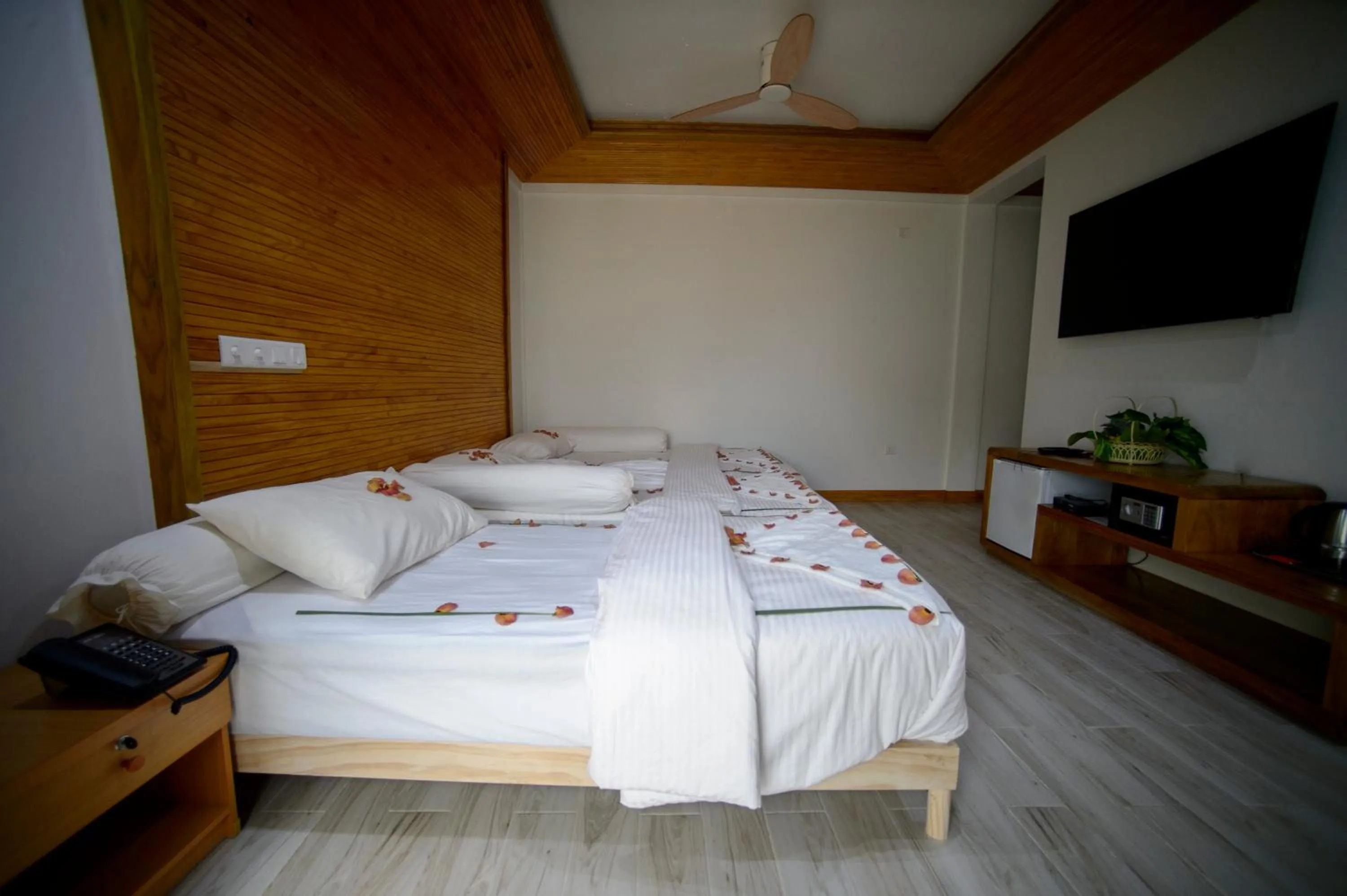 Bedroom, Bed in PERLA Dhangethi