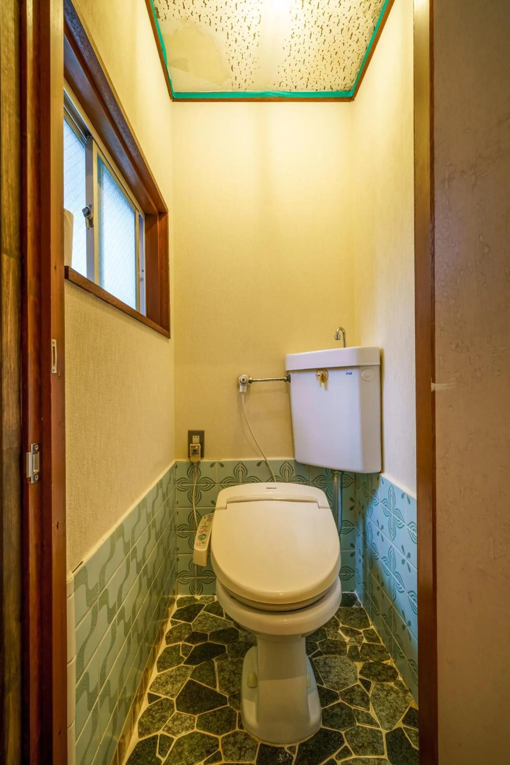 Mad Cat Hostel Osaka & Bar