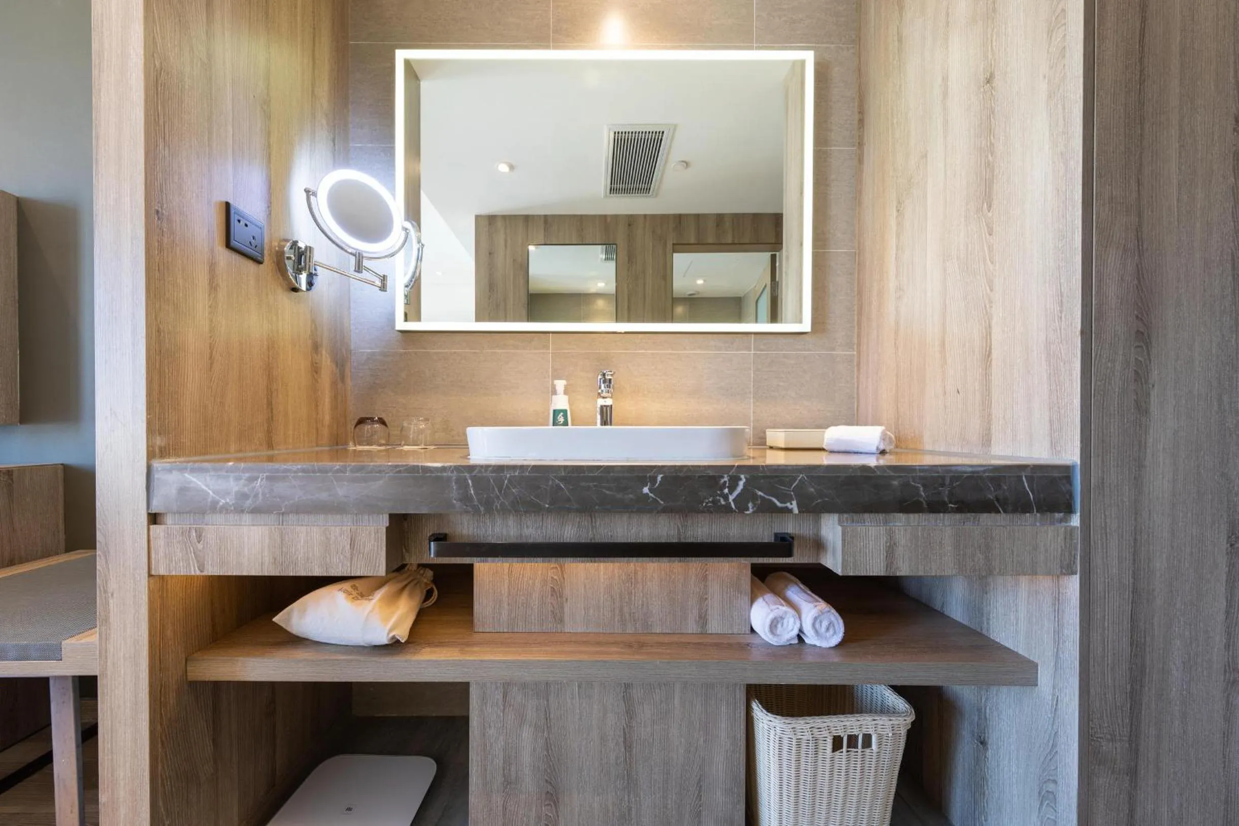 Bathroom in Atour Hotel Kunming Dianchi Lake