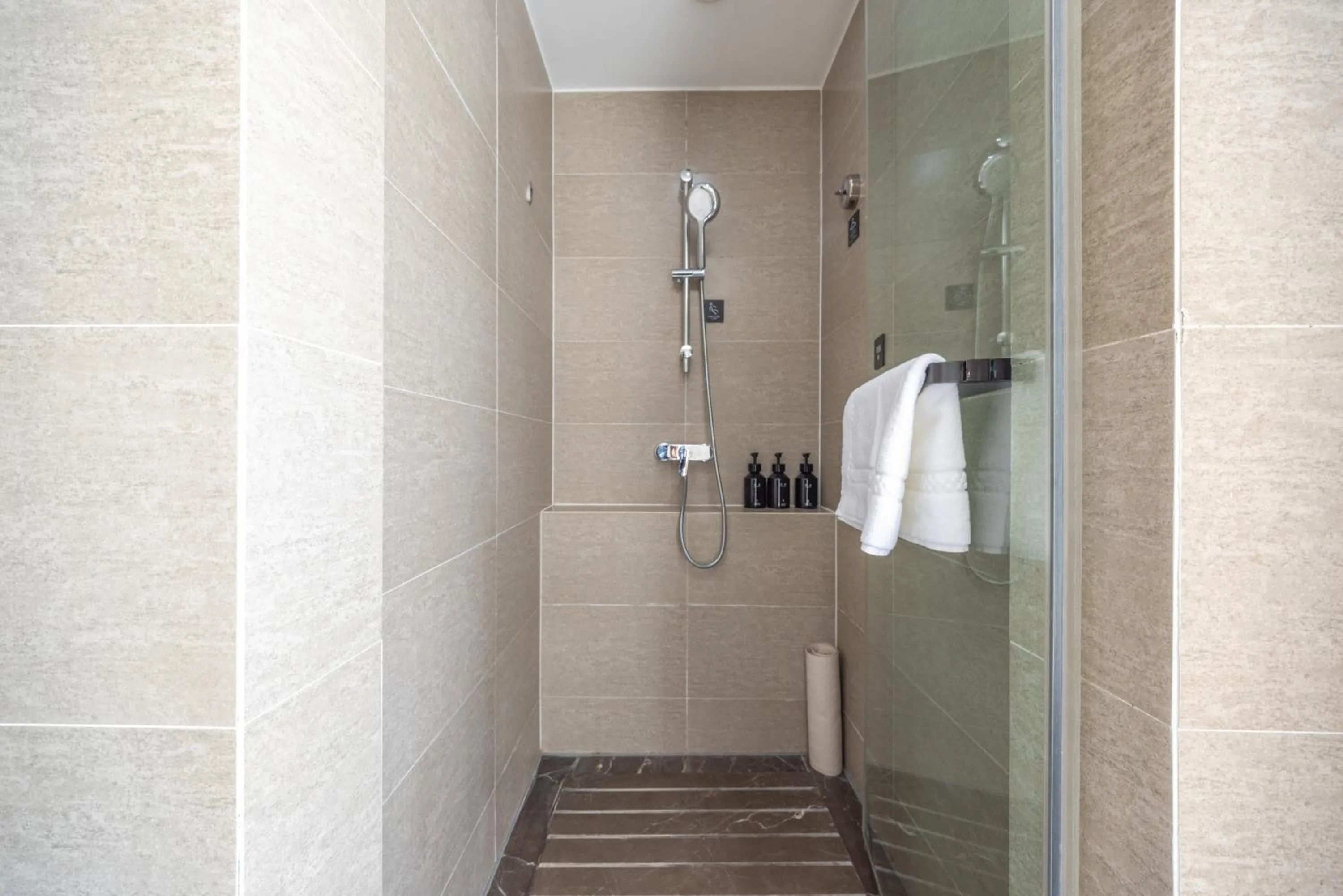 Toilet in Atour Hotel Kunming Dianchi Lake