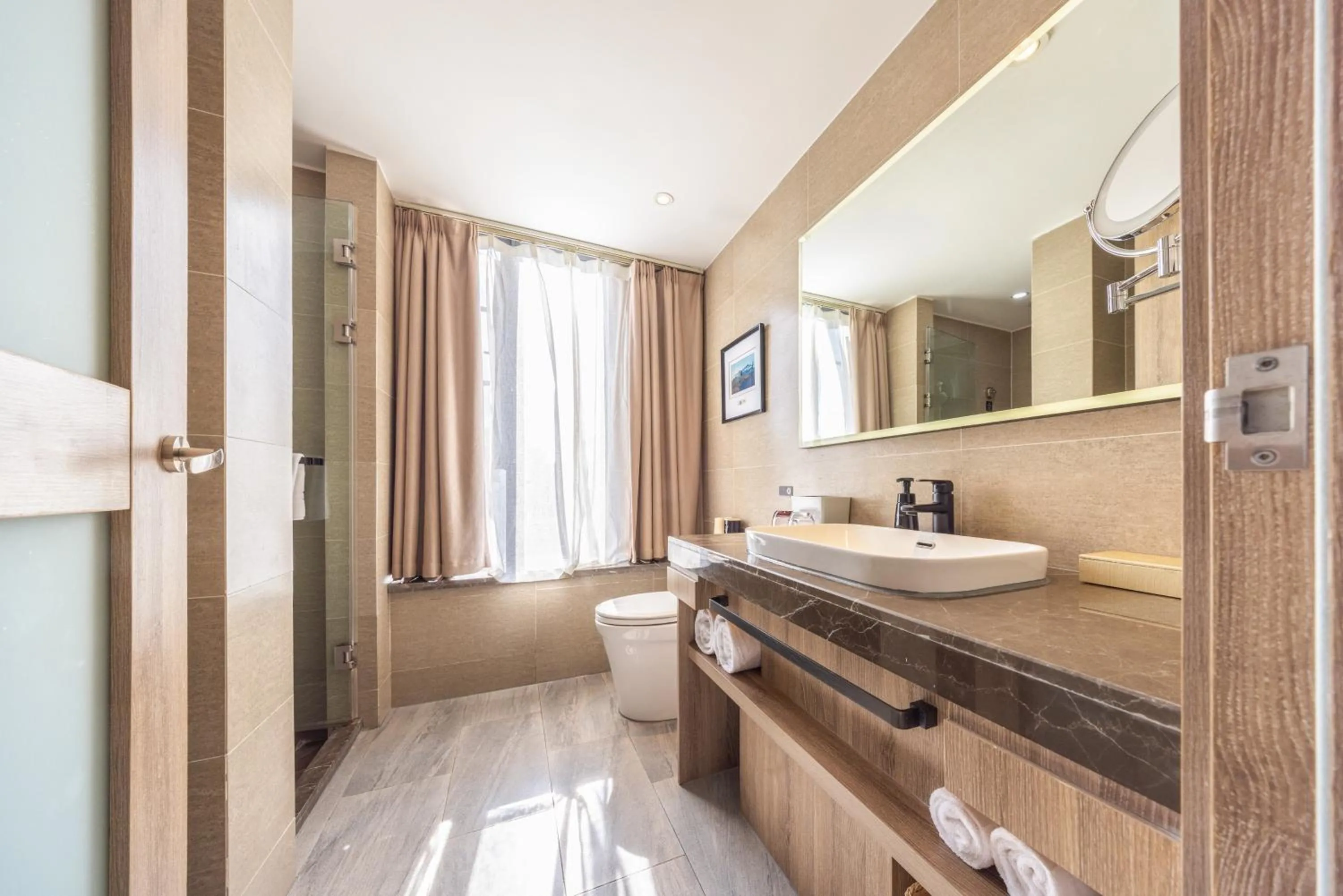 Toilet in Atour Hotel Kunming Dianchi Lake