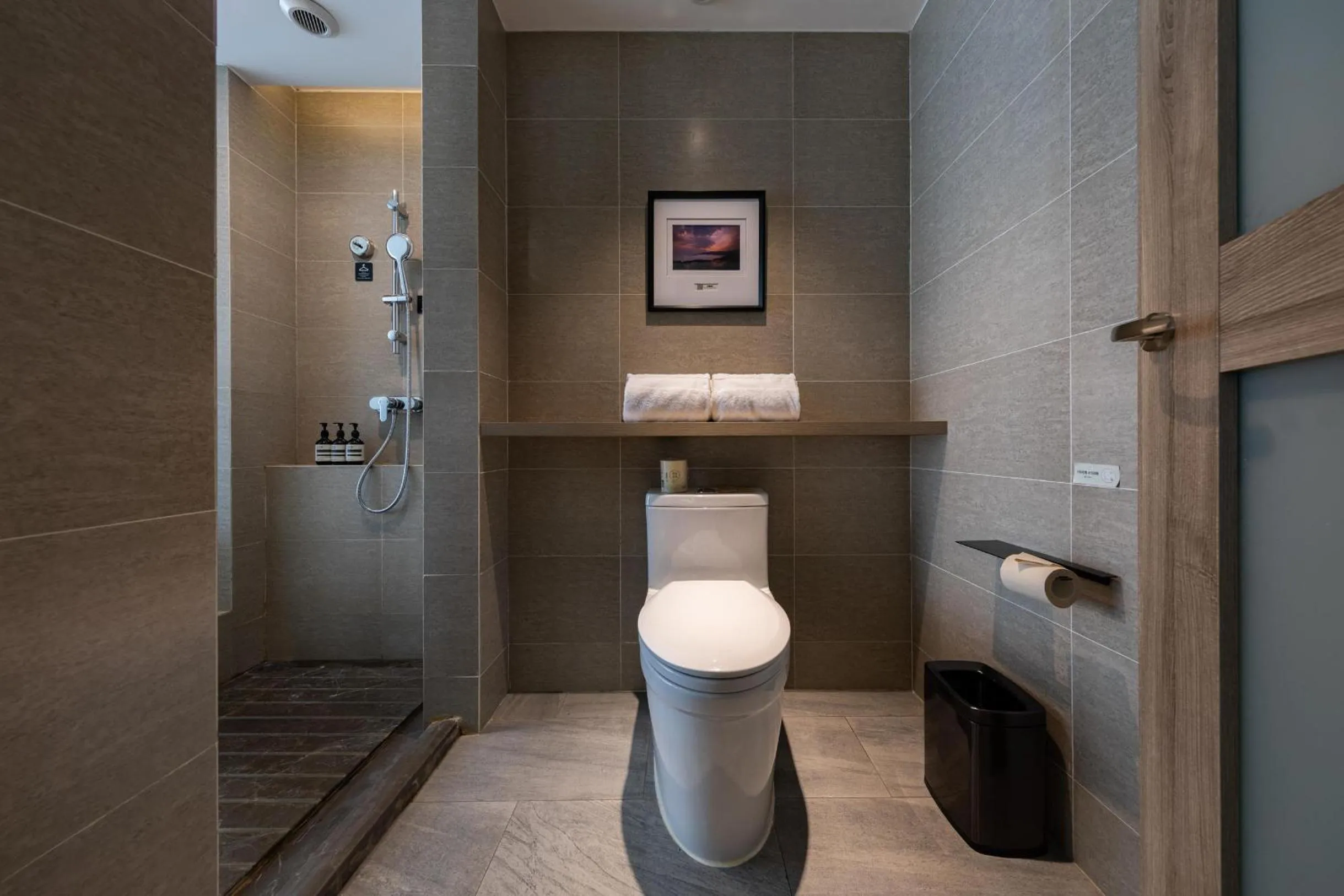 Toilet in Atour Hotel Kunming Dianchi Lake