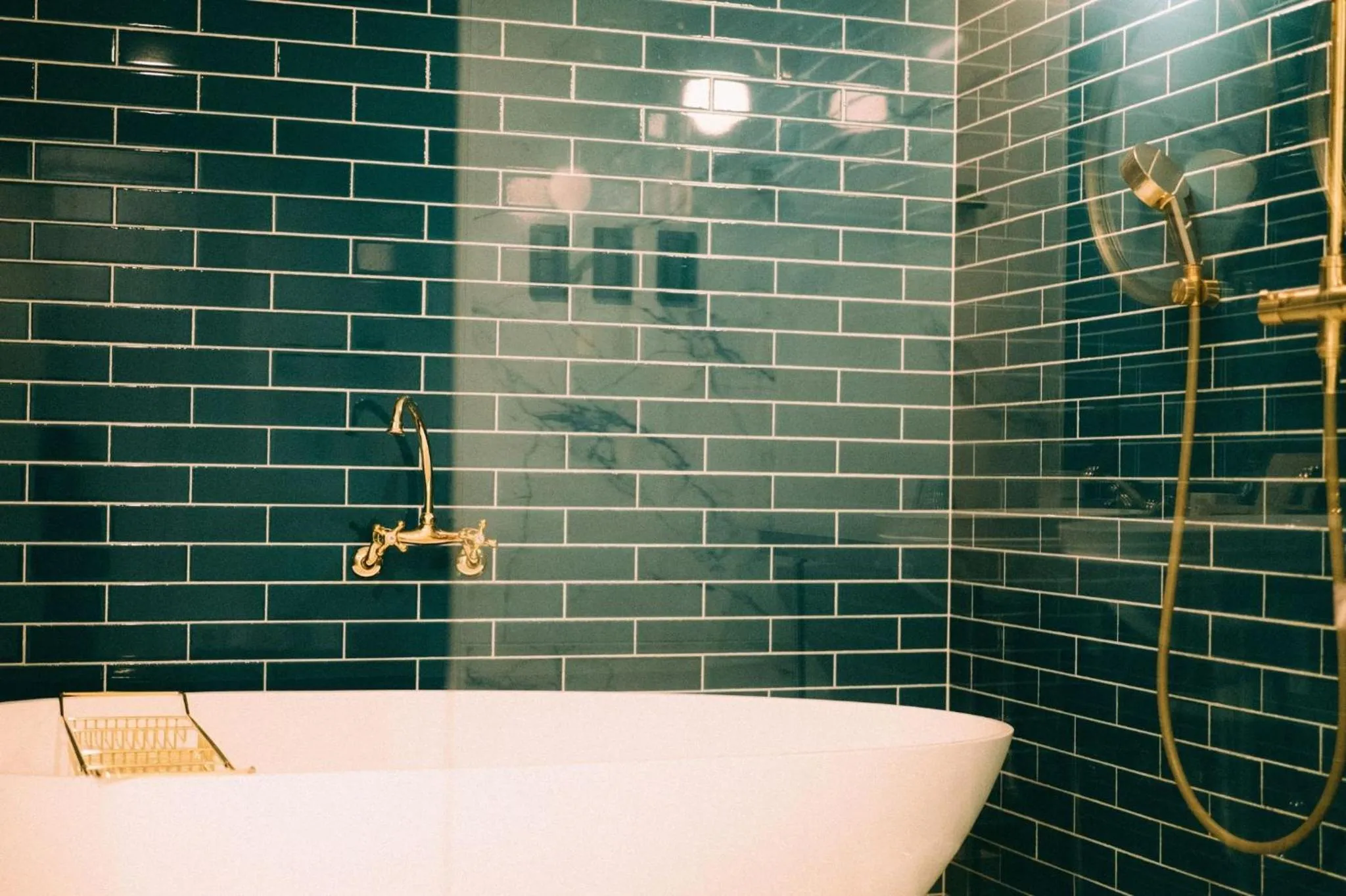 Shower in THE ROOT2 HOTEL