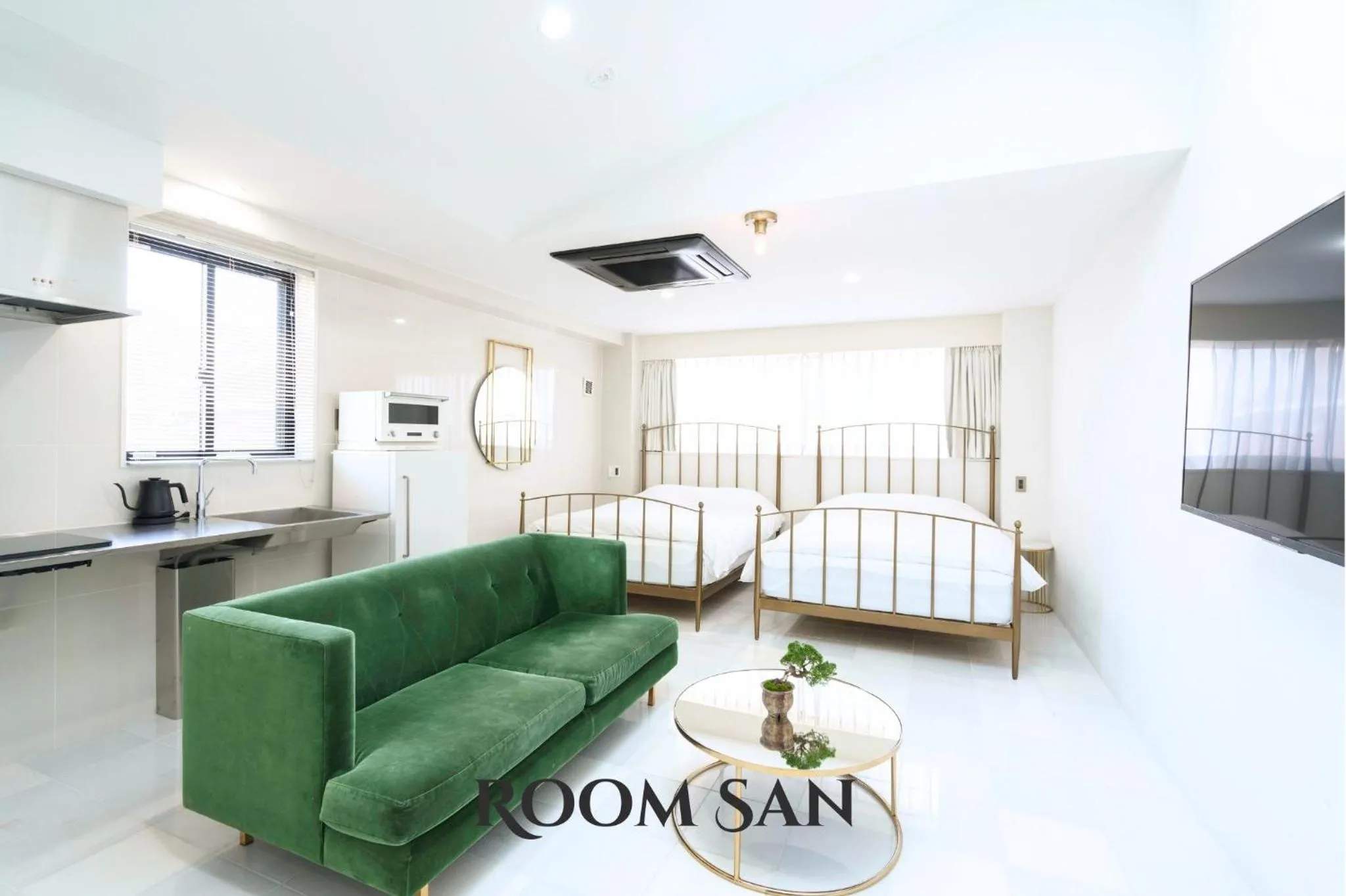 Kitchen or kitchenette, Bed in THE ROOT2 HOTEL