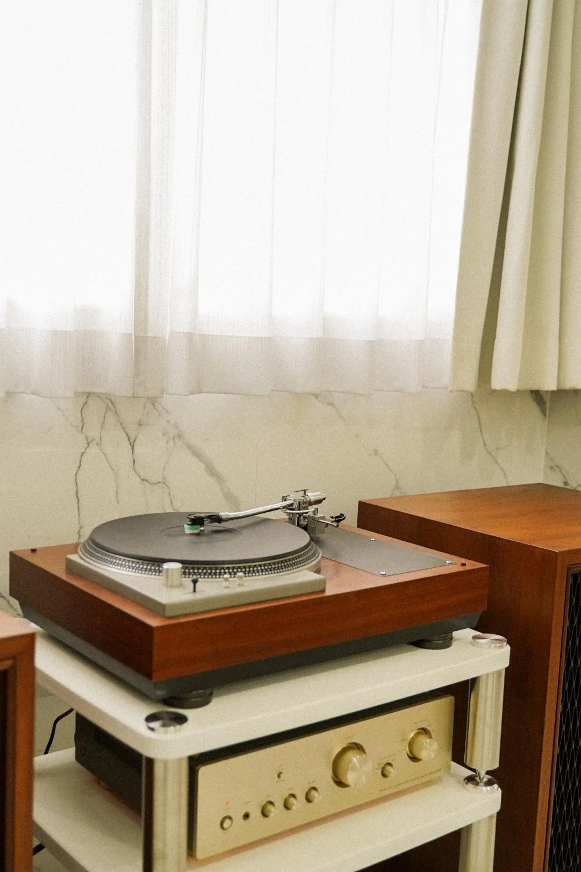 Living room in THE ROOT2 HOTEL