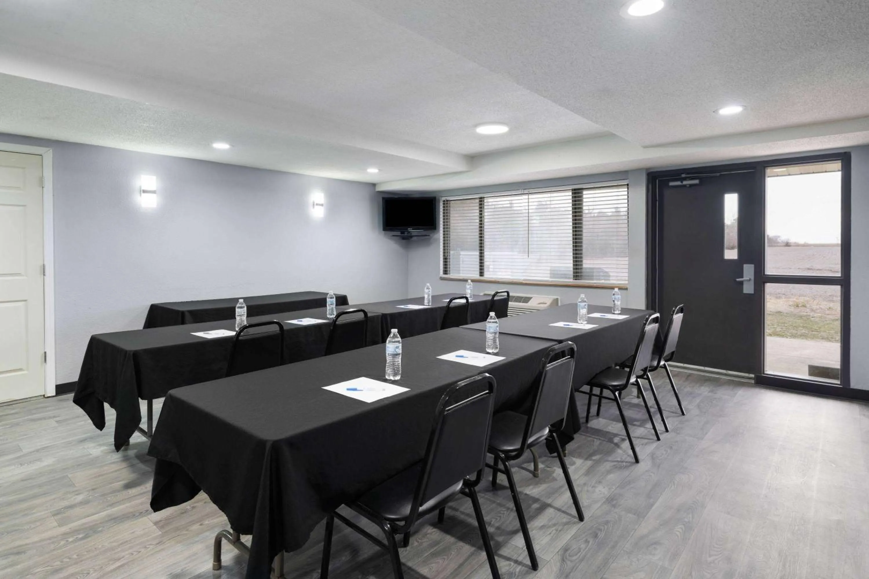 Meeting/conference room in AmericInn by Wyndham Stuart