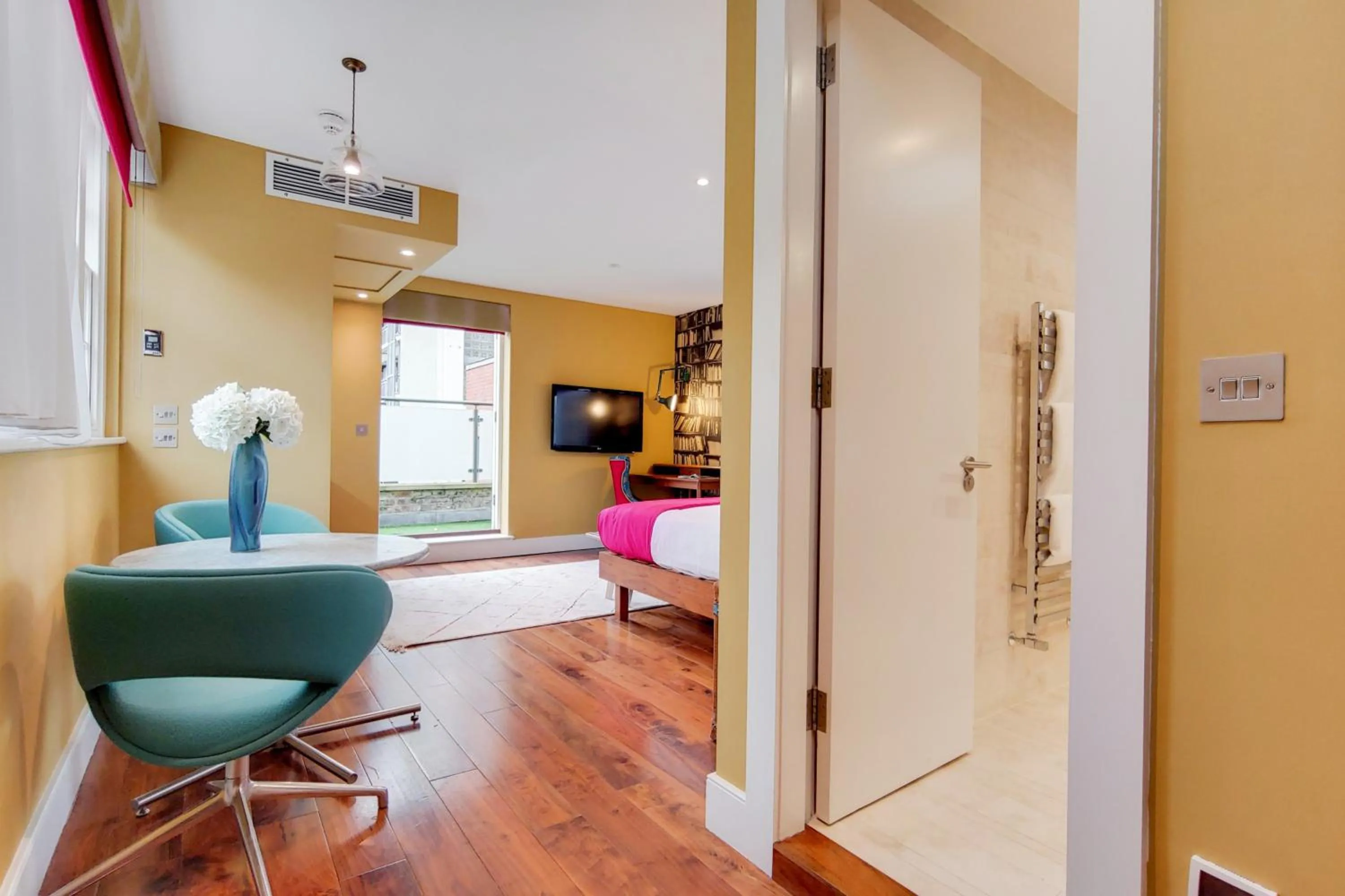 Photo of the whole room in Residences at The Gyle - London