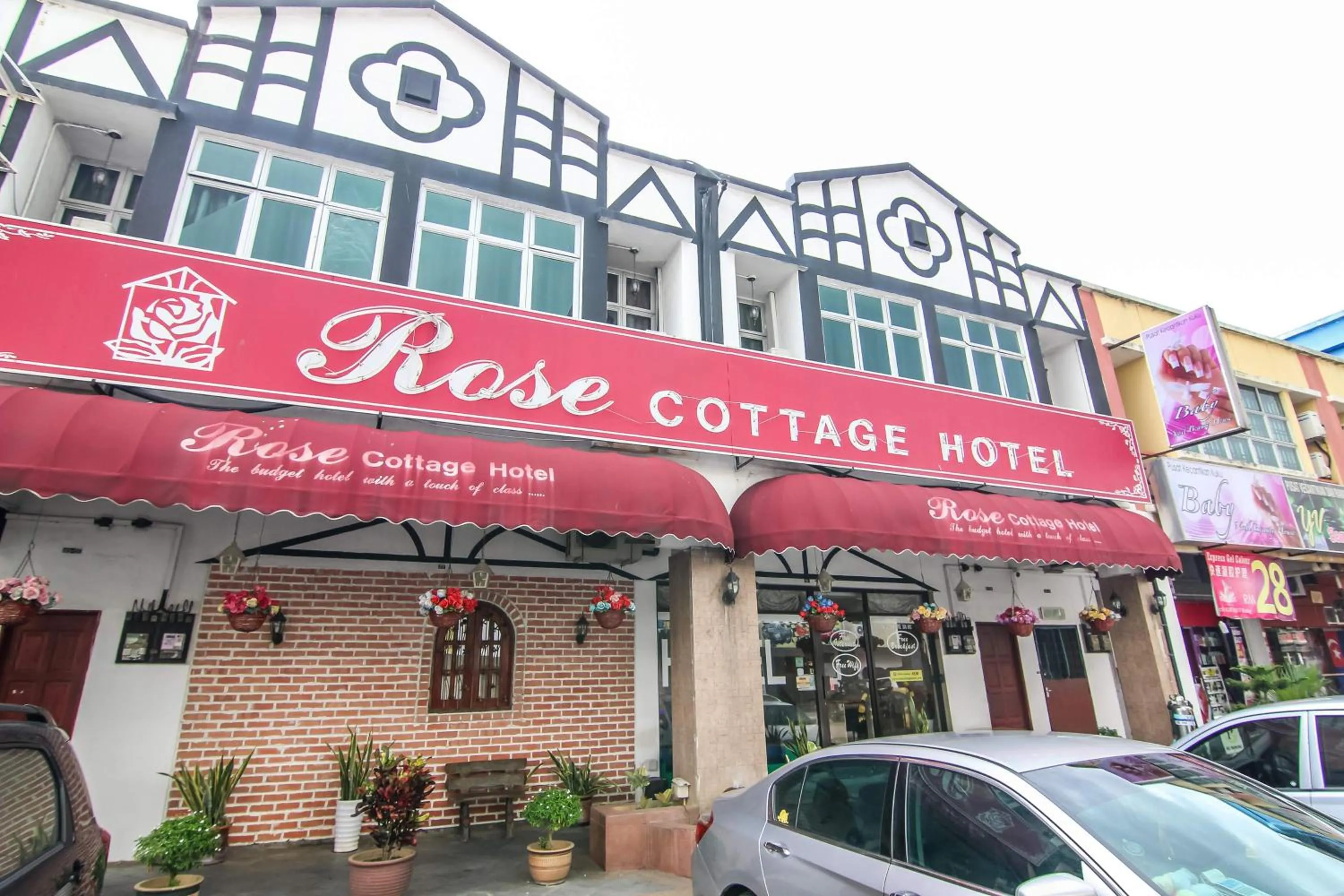 Property building in Rose Cottage Hotel Taman Nusa Cemerlang