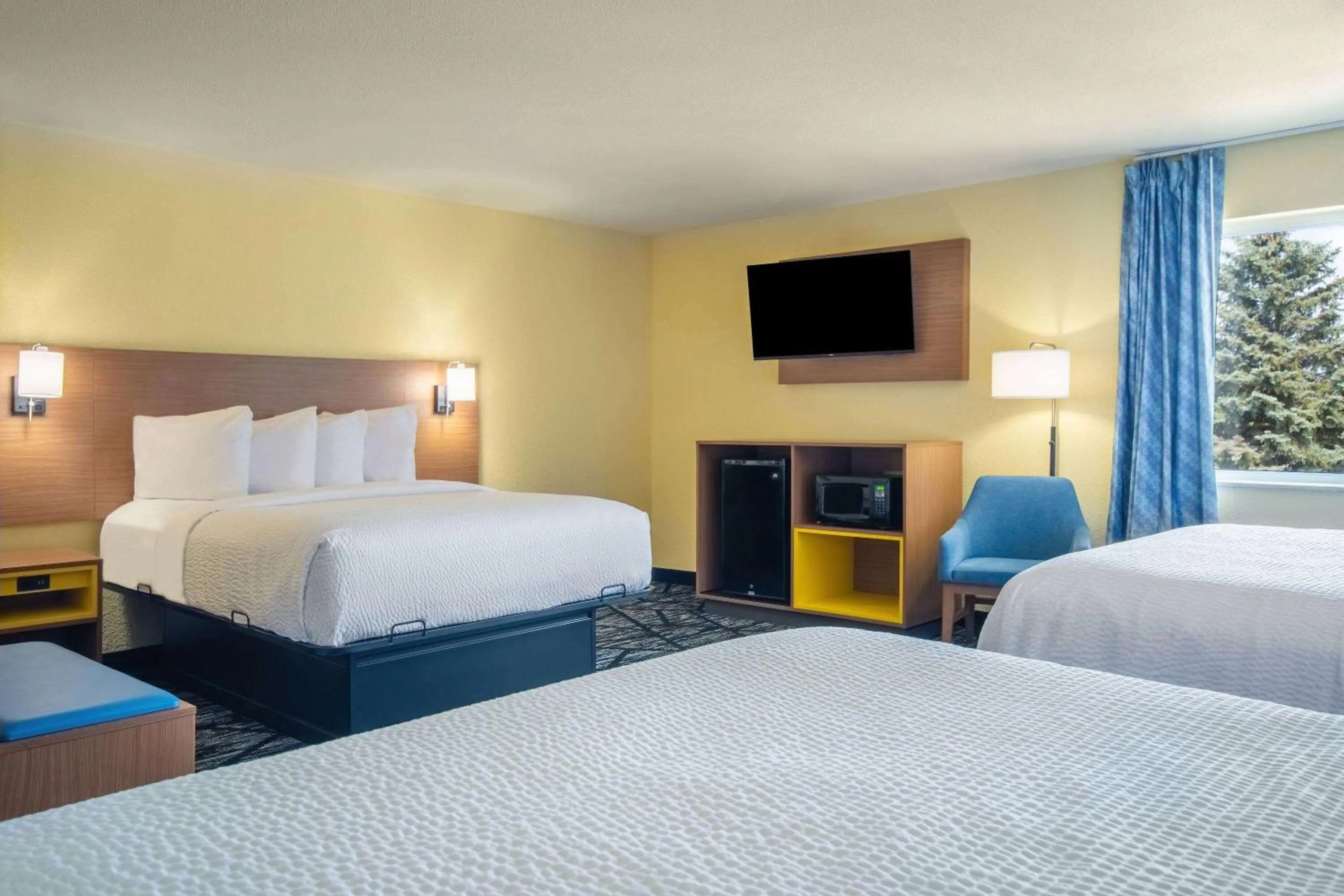 Bed in Days Inn by Wyndham Evansdale Waterloo