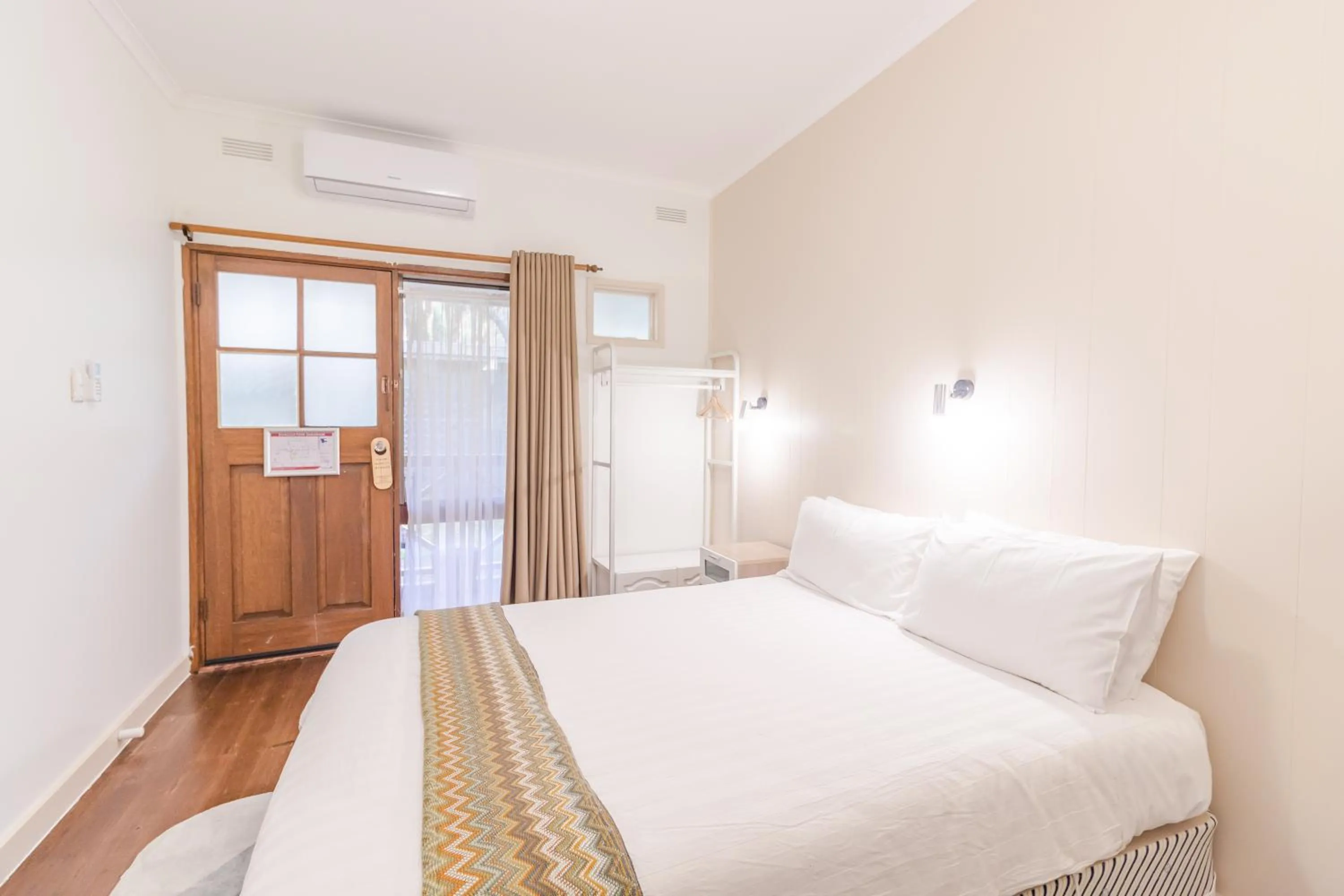 Bed in Warburton Lodge