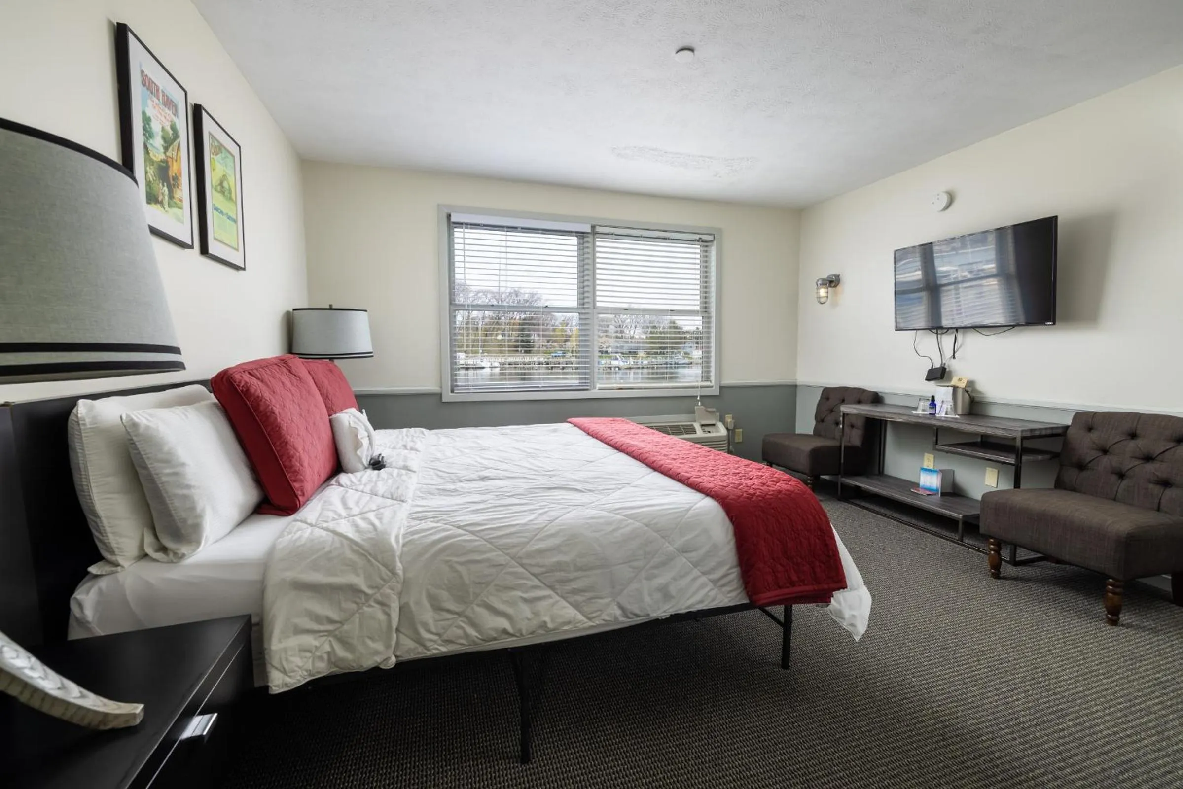 Bed in Old Harbor Inn