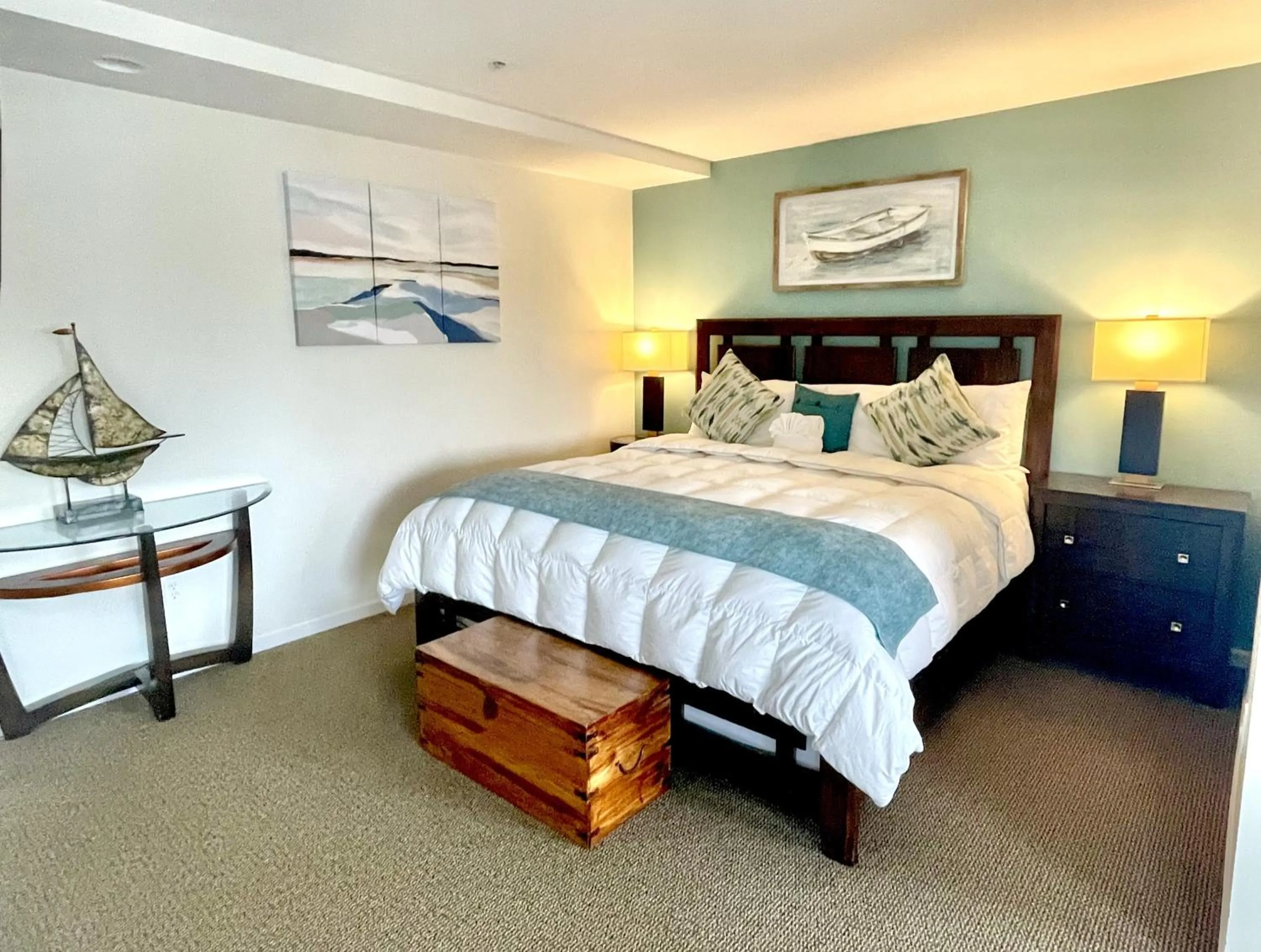 Bed in Old Harbor Inn