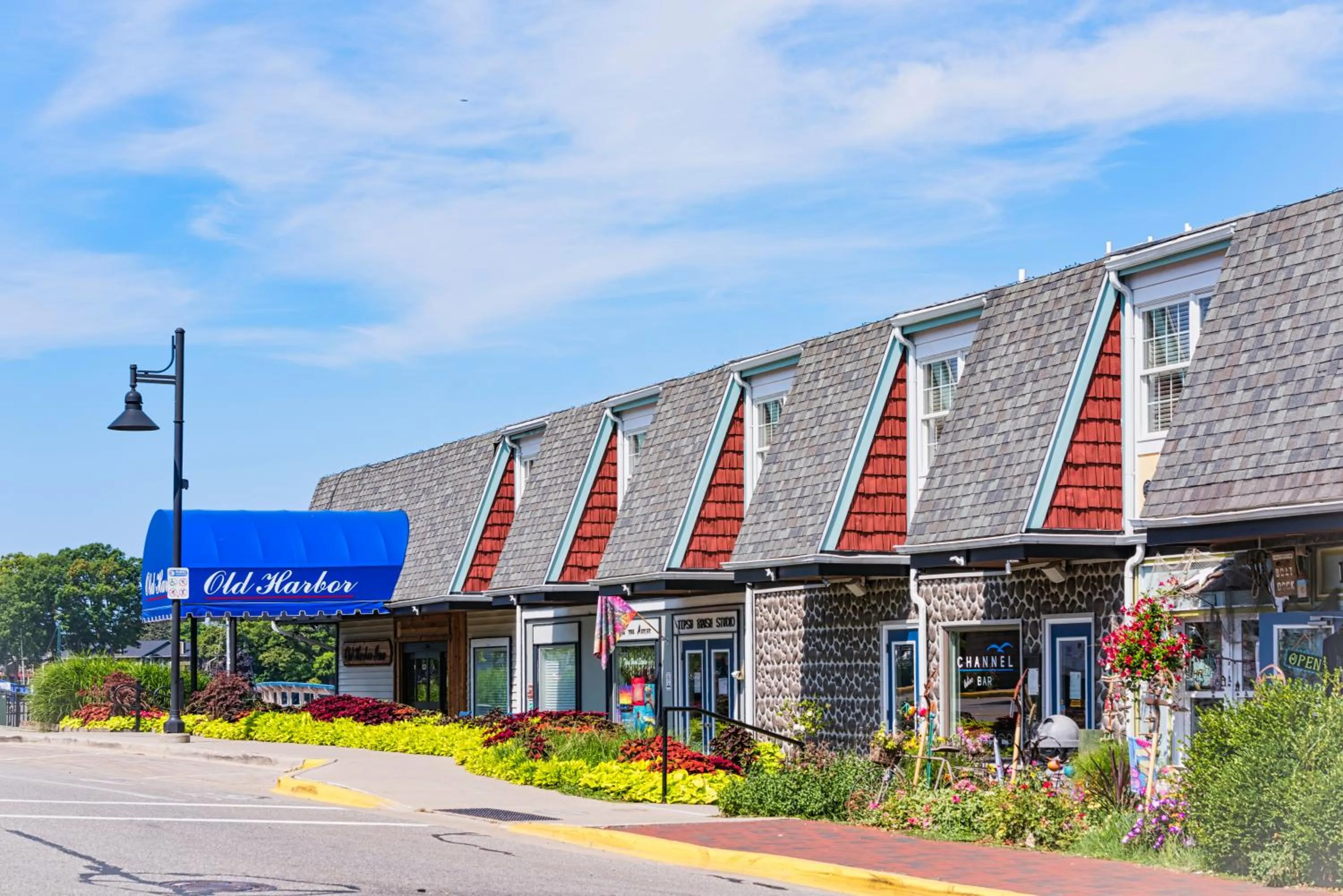 Property building in Old Harbor Inn