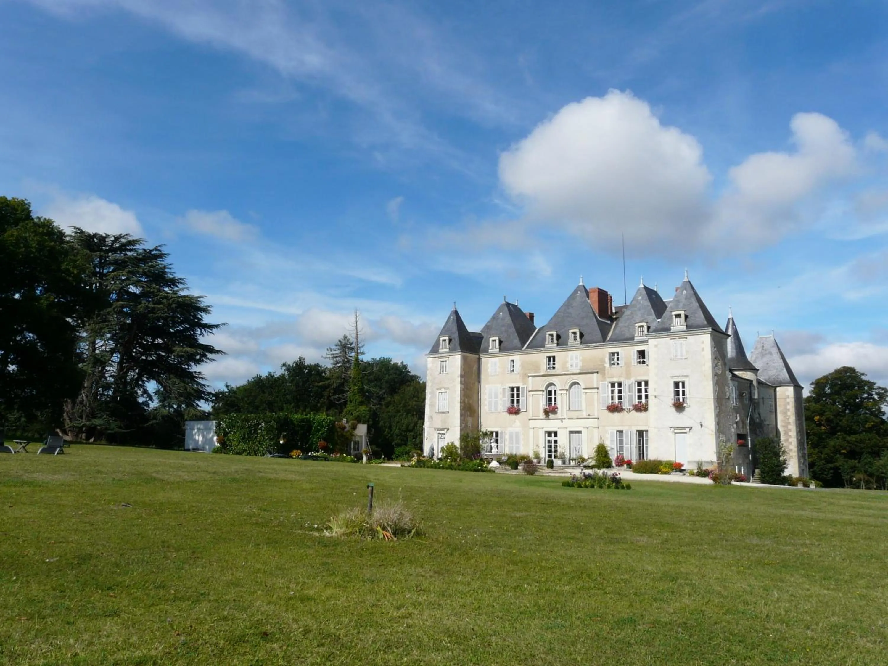 Property building in Château de Piolant