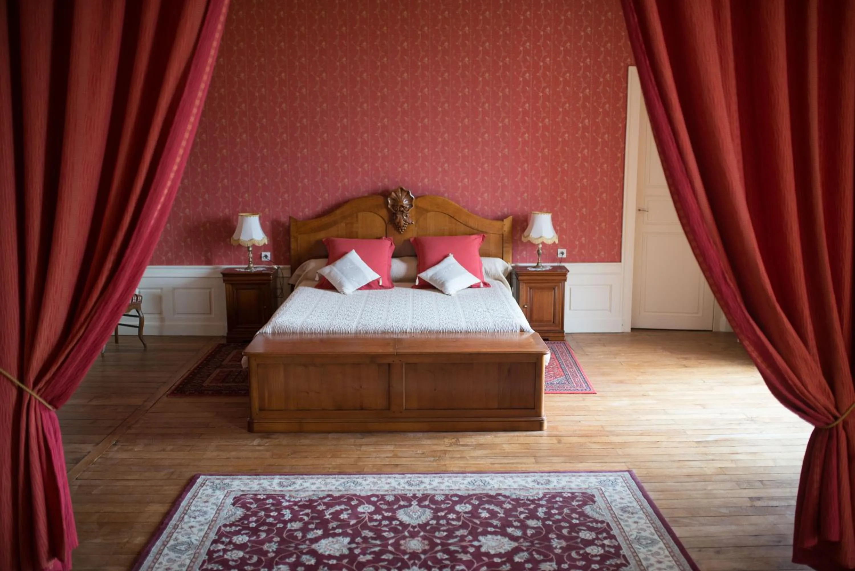 Bedroom, Bed in Château de Piolant