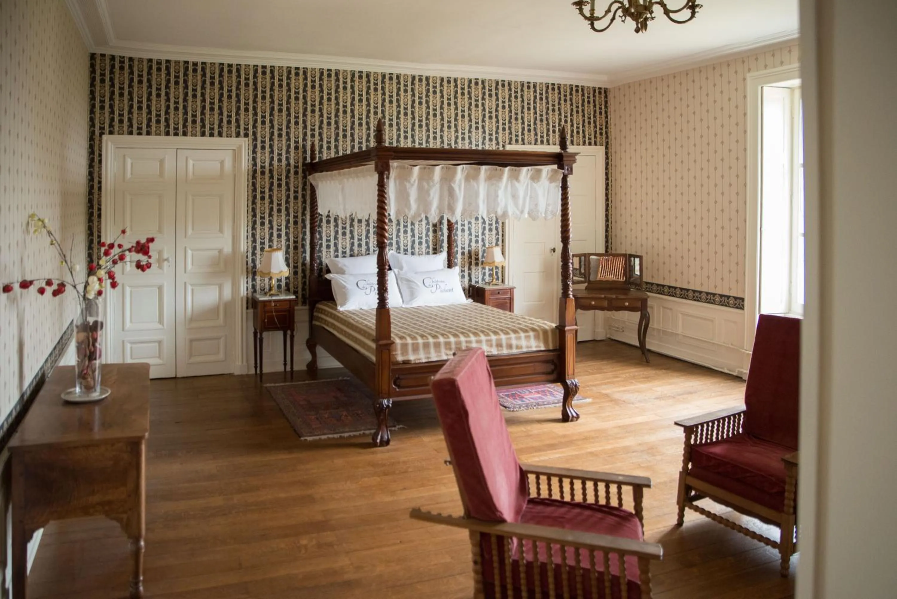 Photo of the whole room, Bed in Château de Piolant
