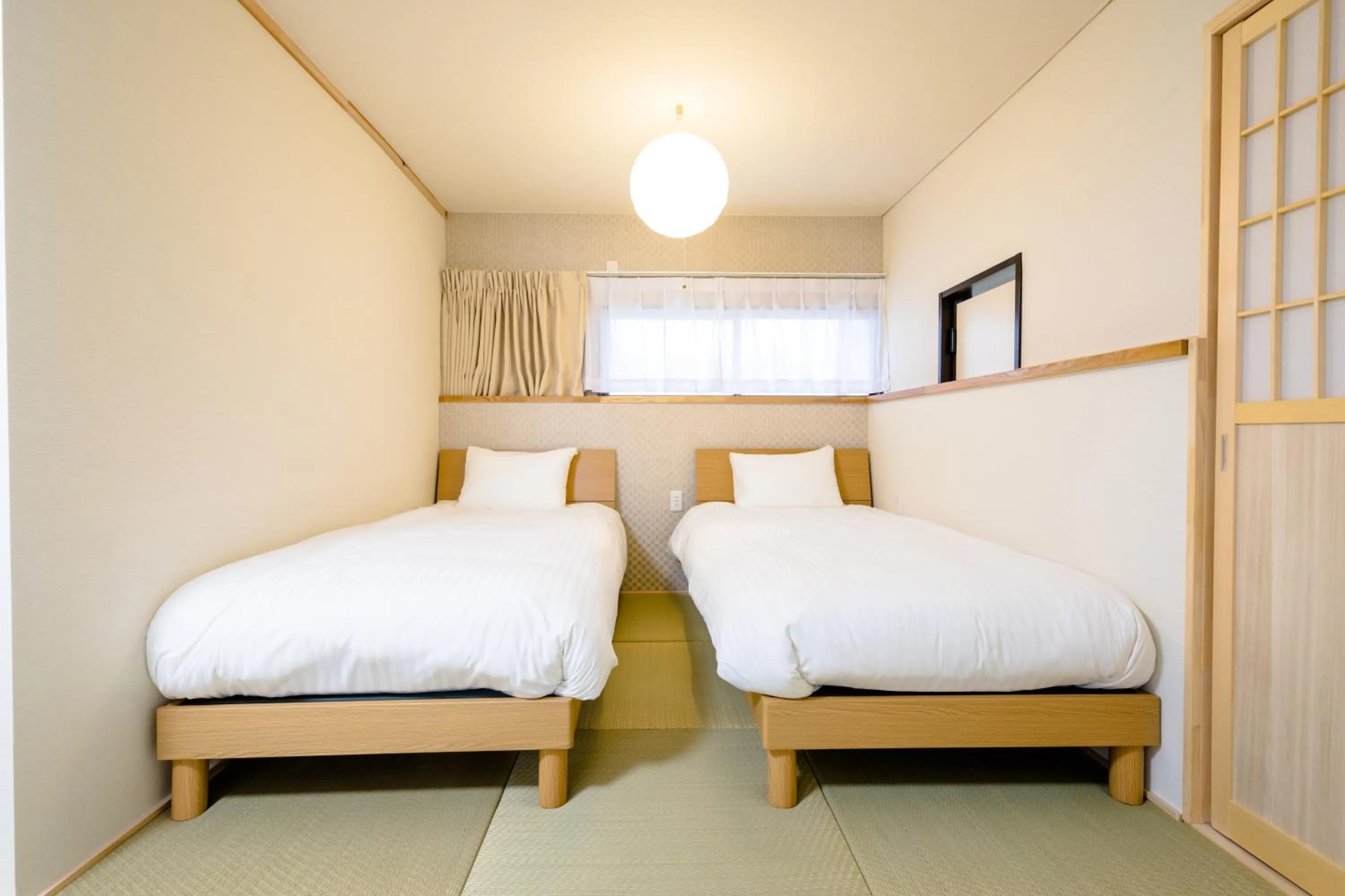 Bedroom, Bed in The road to Mt.Fuji