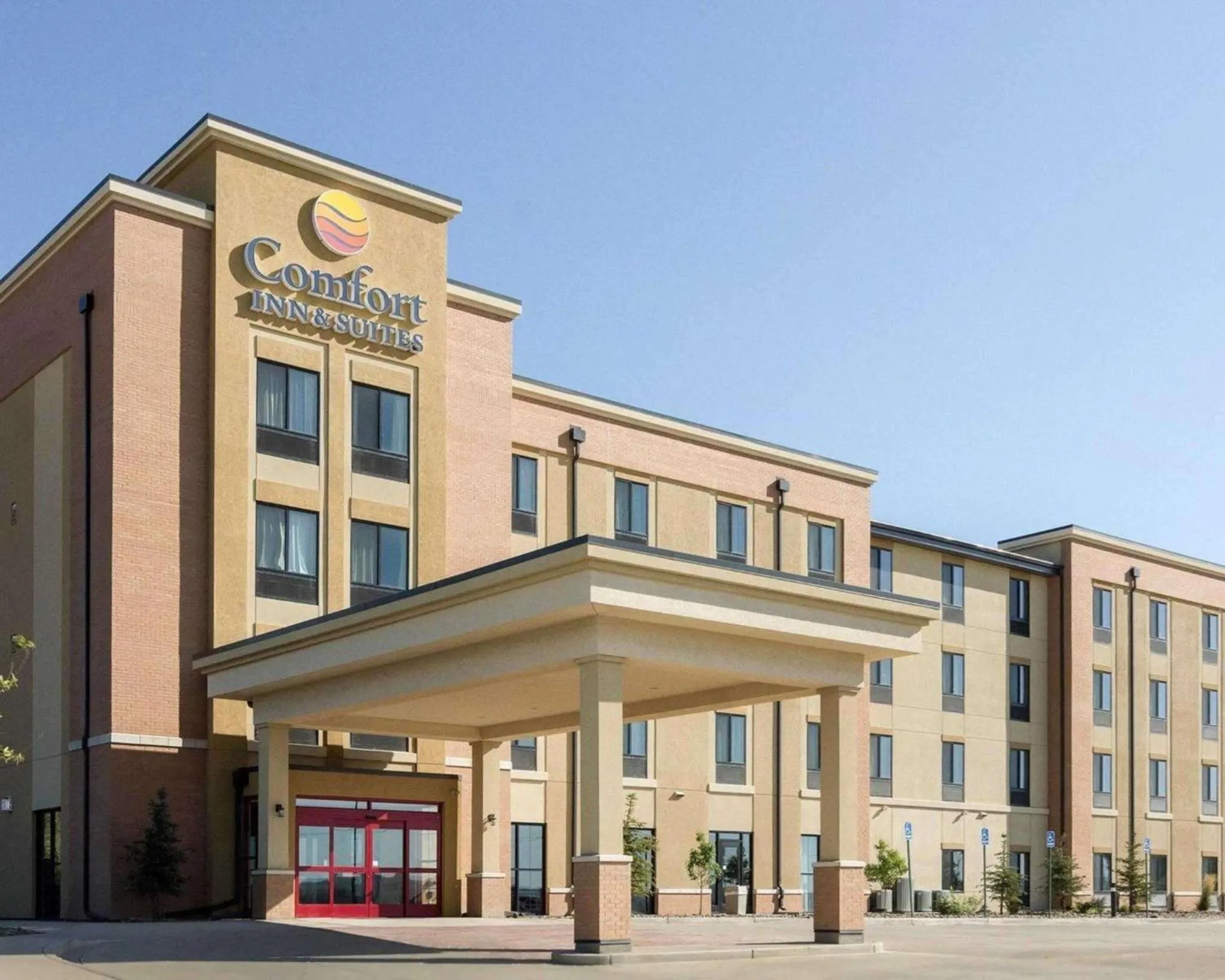 Property building in Comfort Inn & Suites Watford City