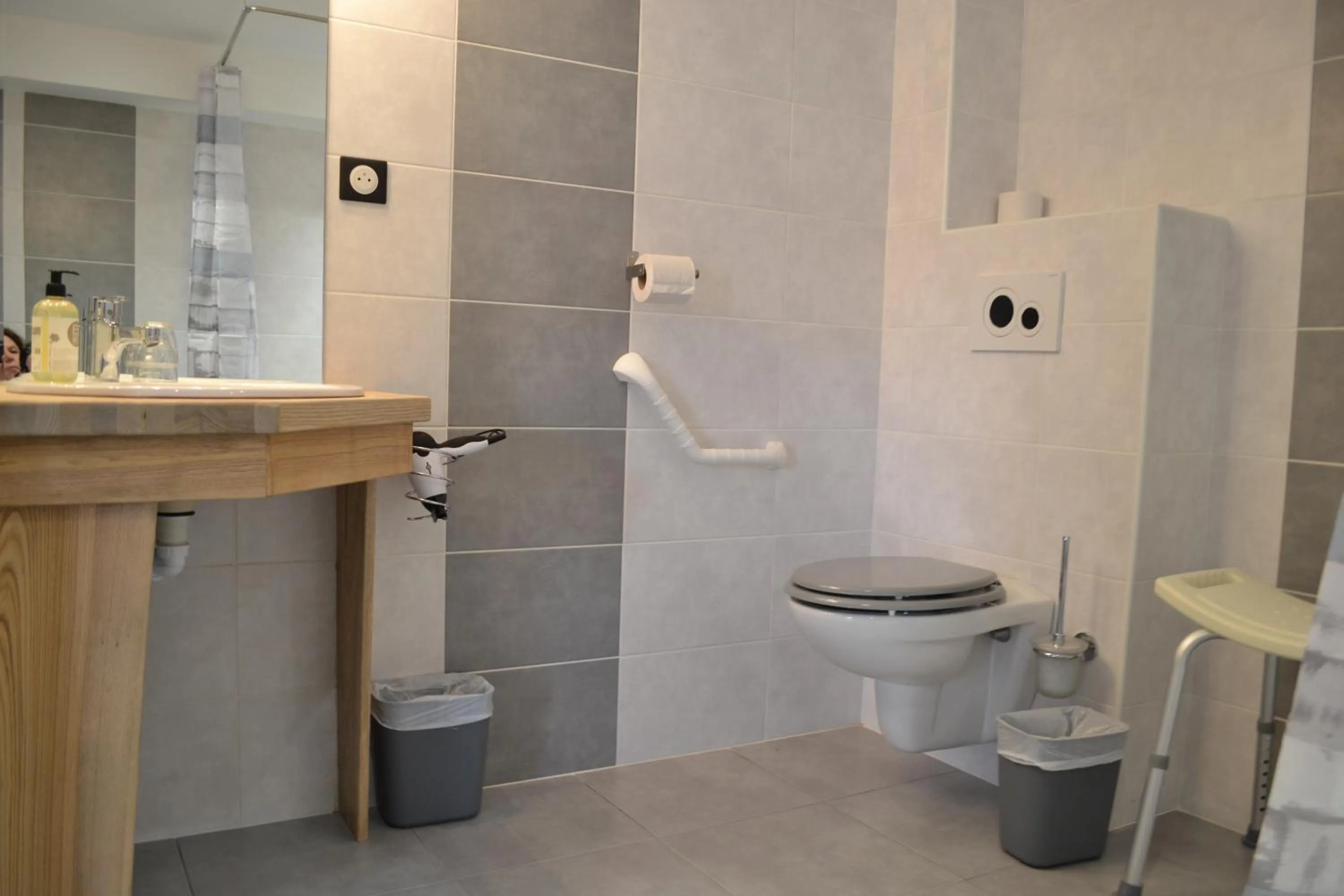 Shower in LES GALAINES