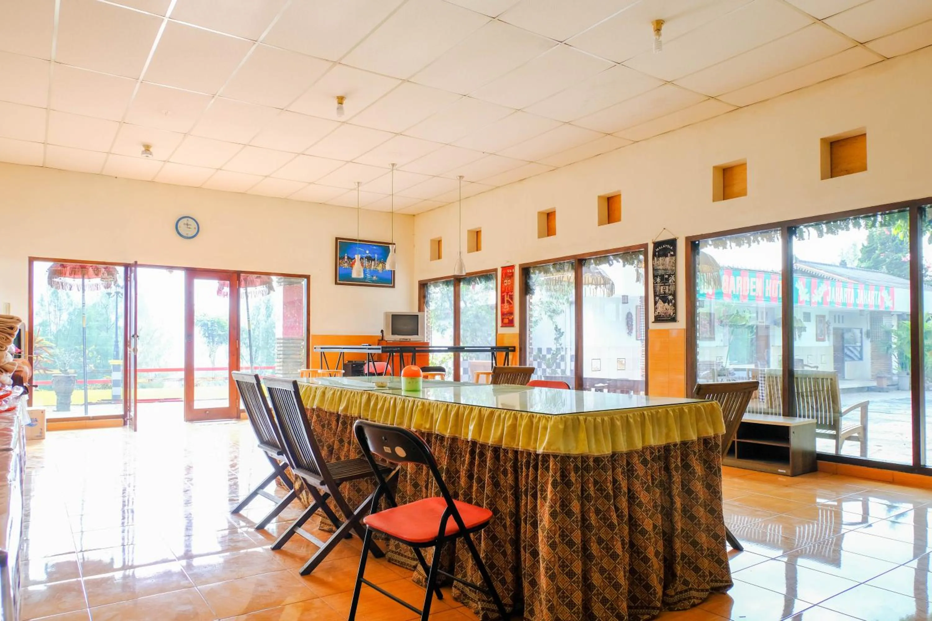 RedDoorz near STAB Syailendra Kopeng