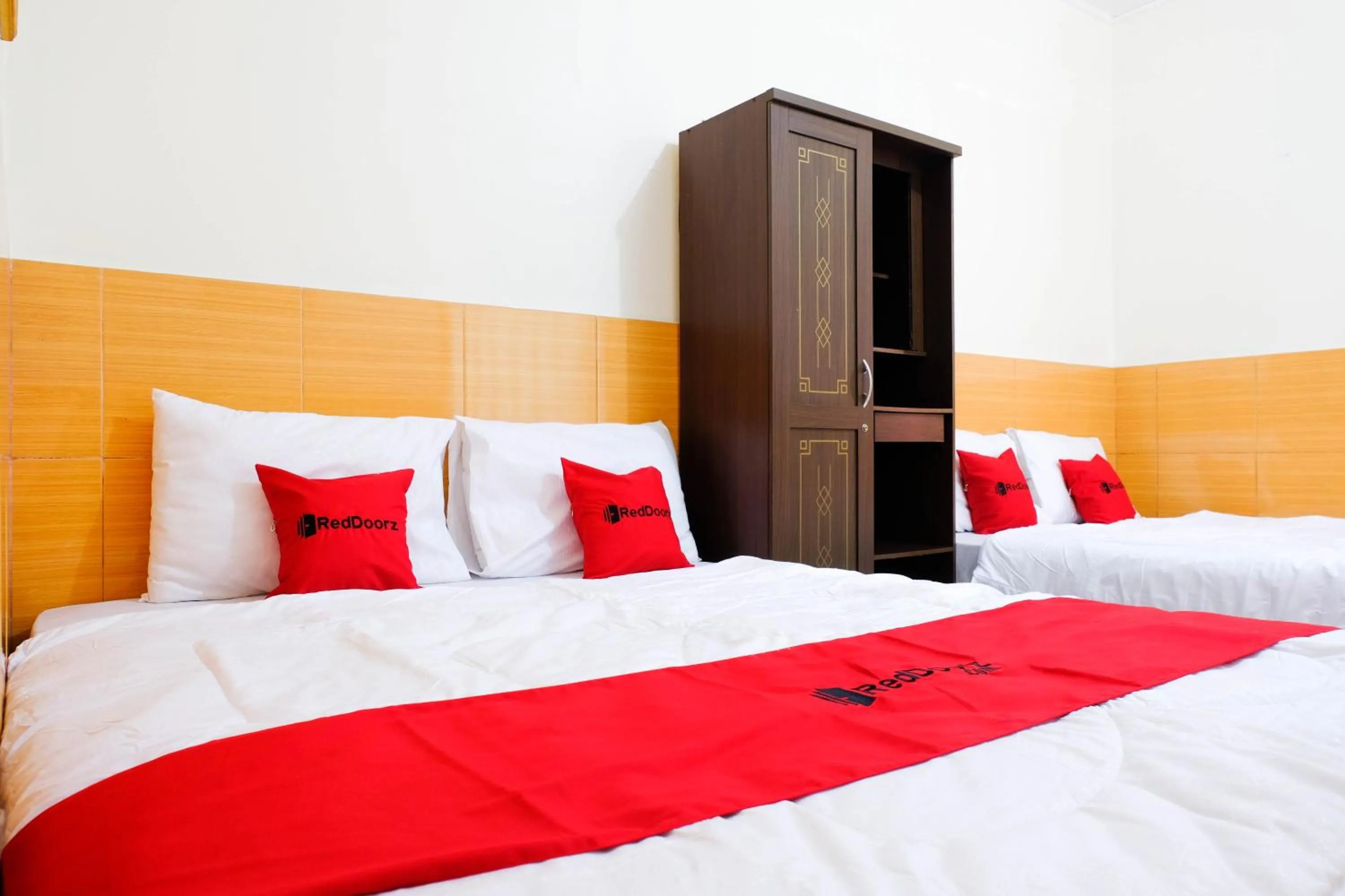 Bedroom, Bed in RedDoorz near STAB Syailendra Kopeng