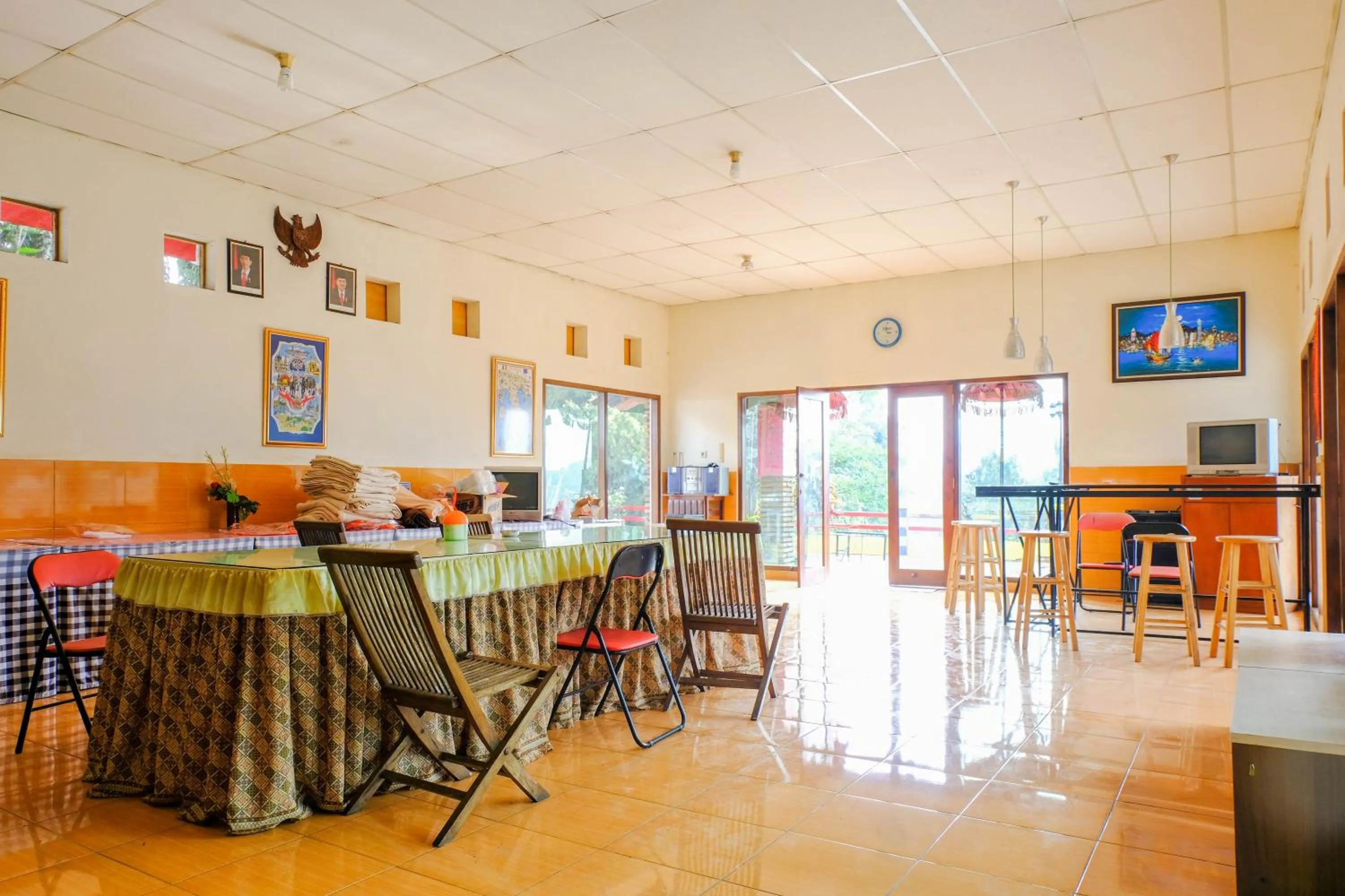 RedDoorz near STAB Syailendra Kopeng