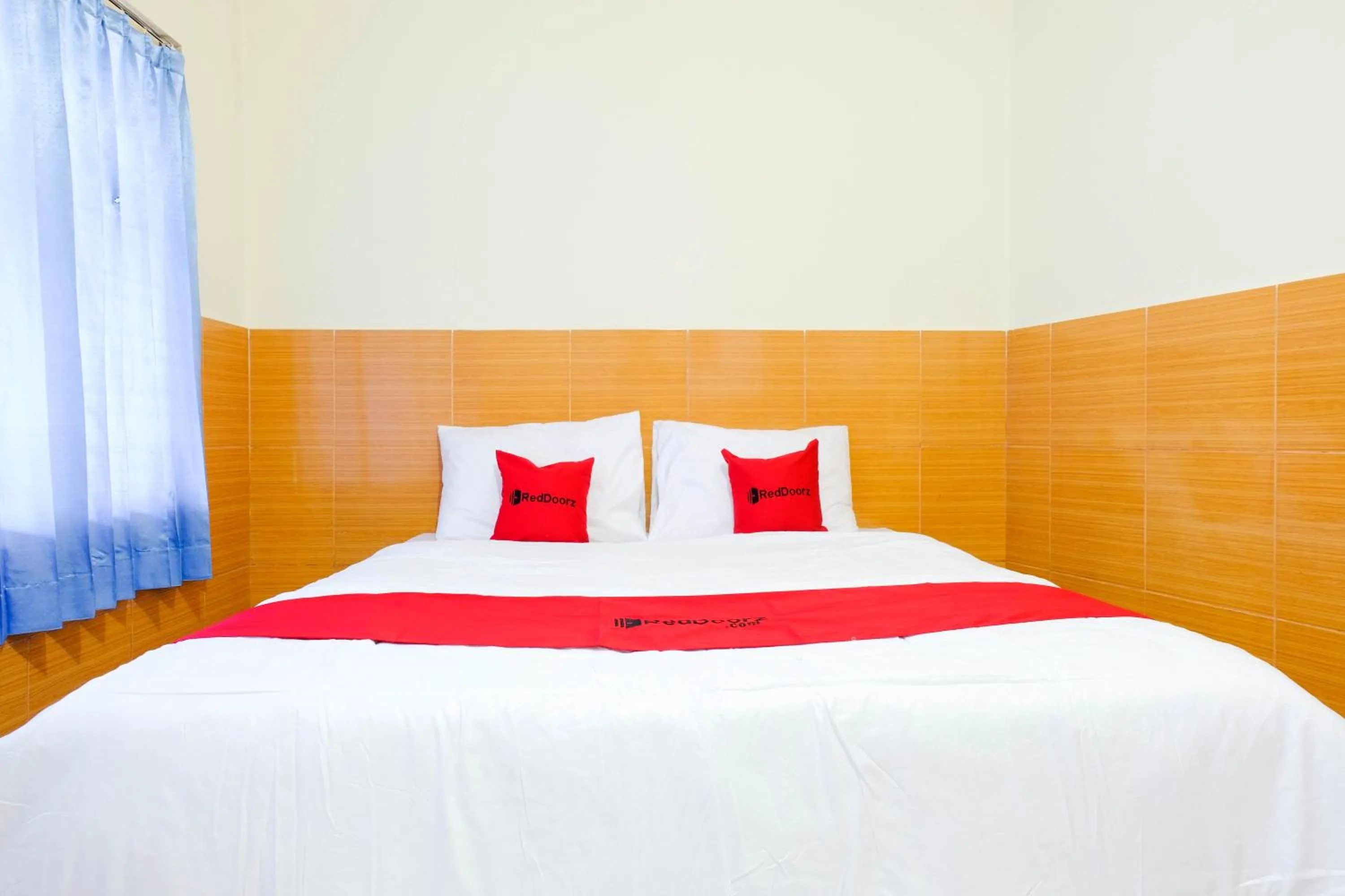 Bedroom, Bed in RedDoorz near STAB Syailendra Kopeng