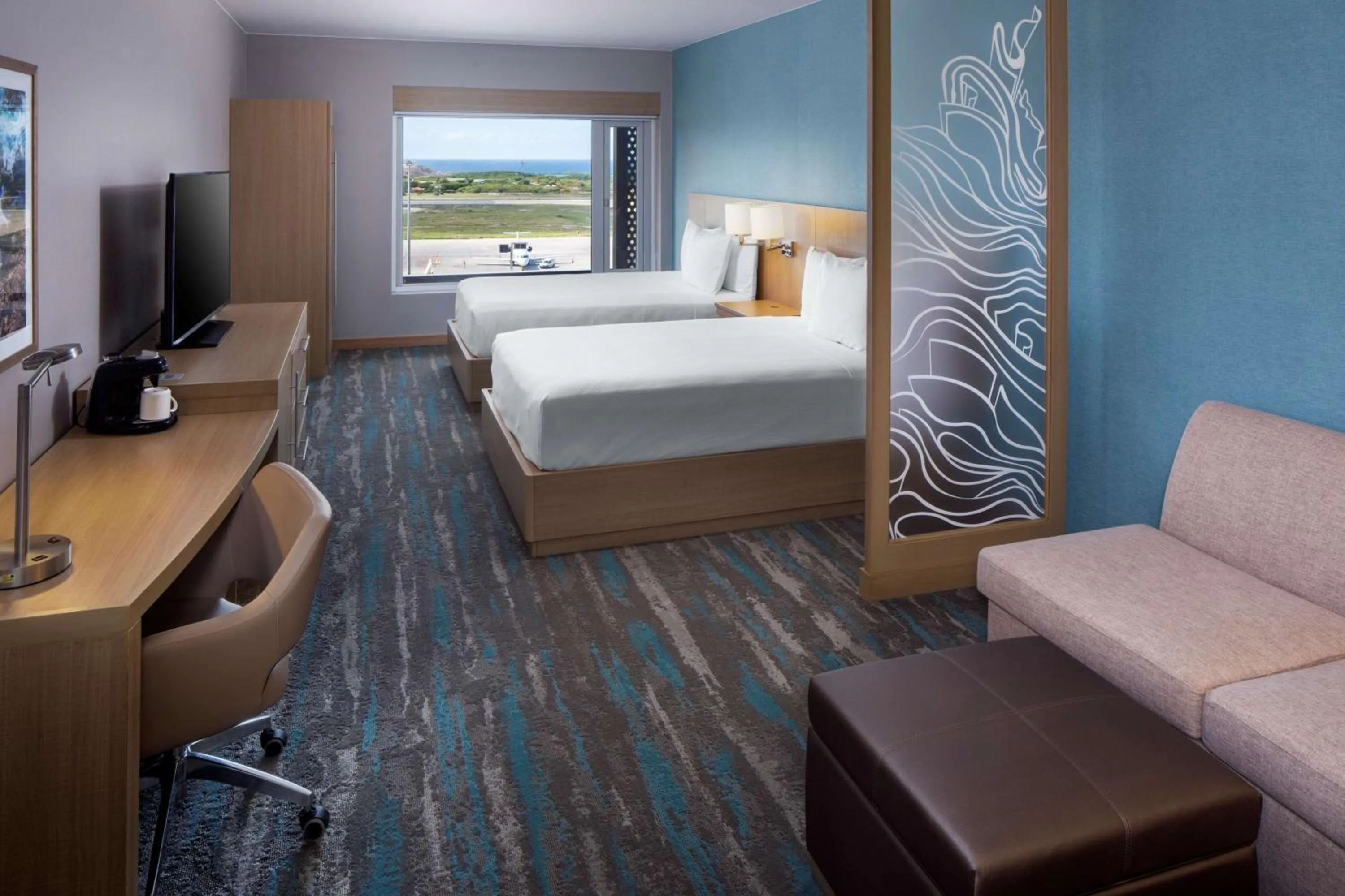Photo of the whole room, Bed in Hyatt Place Aruba Airport