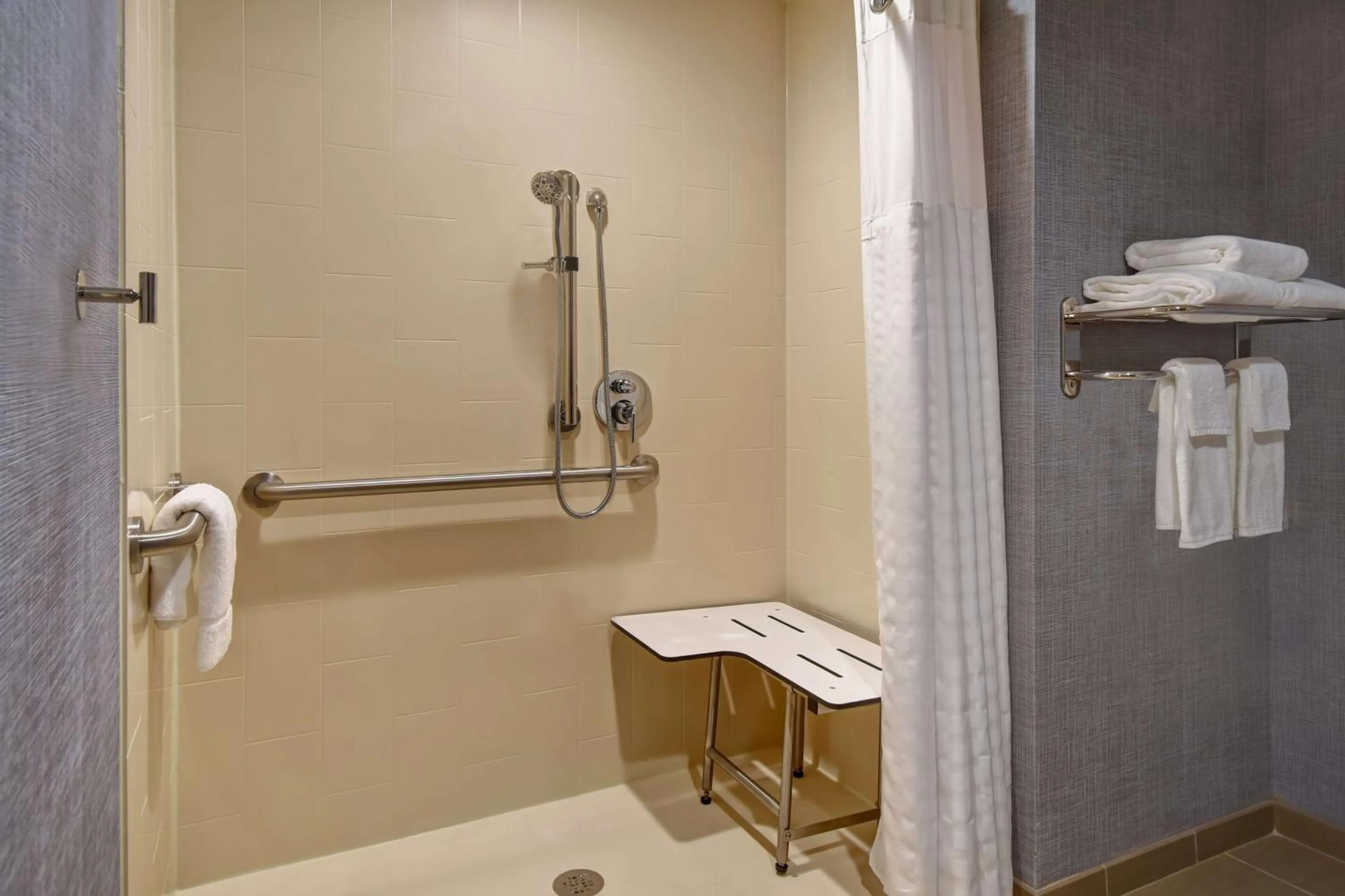 Bathroom in Hyatt Place Huntsville - Research Park - Redstone