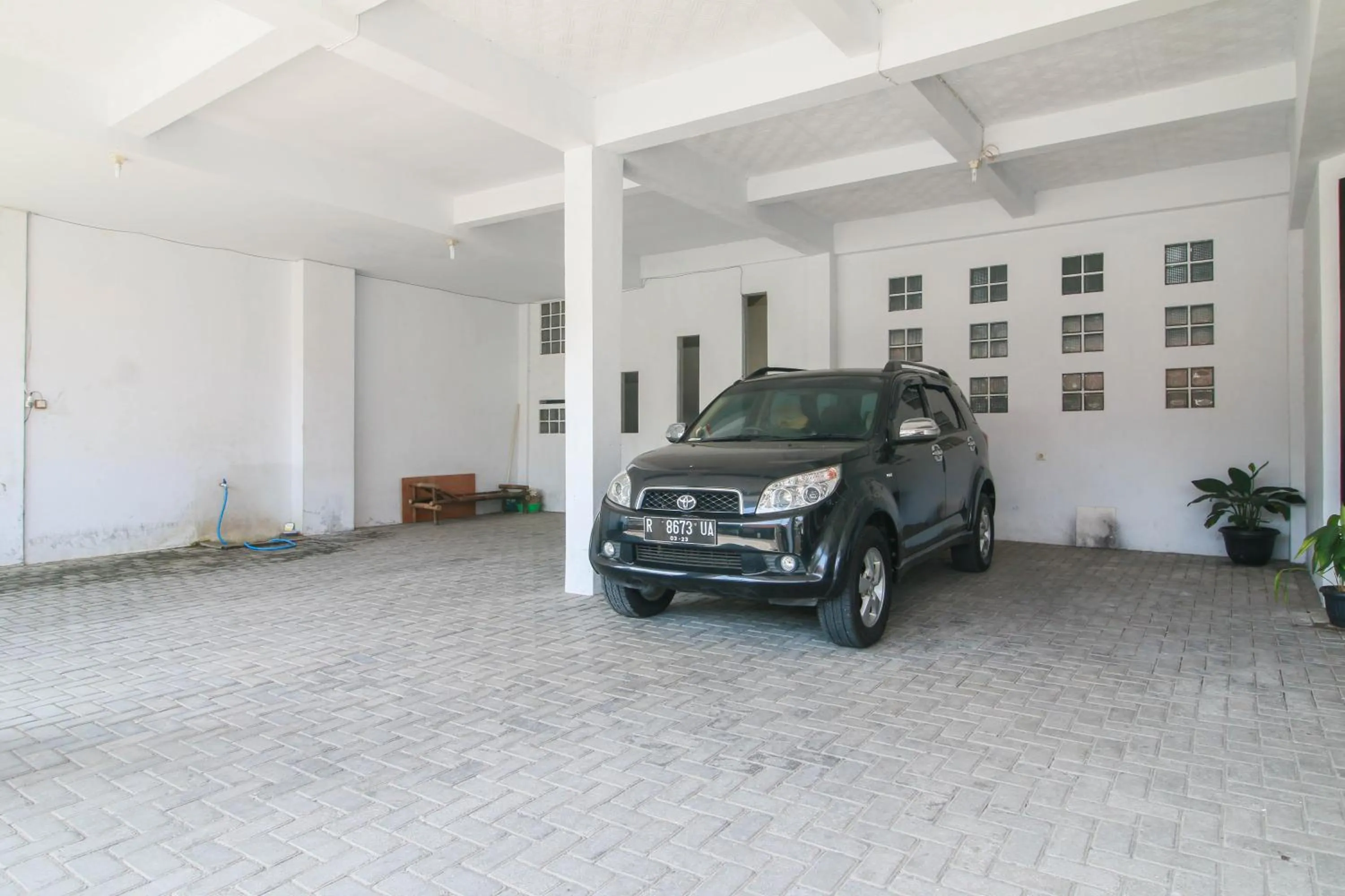 Property logo or sign in RedDoorz Syariah near Universitas Jenderal Soedirman