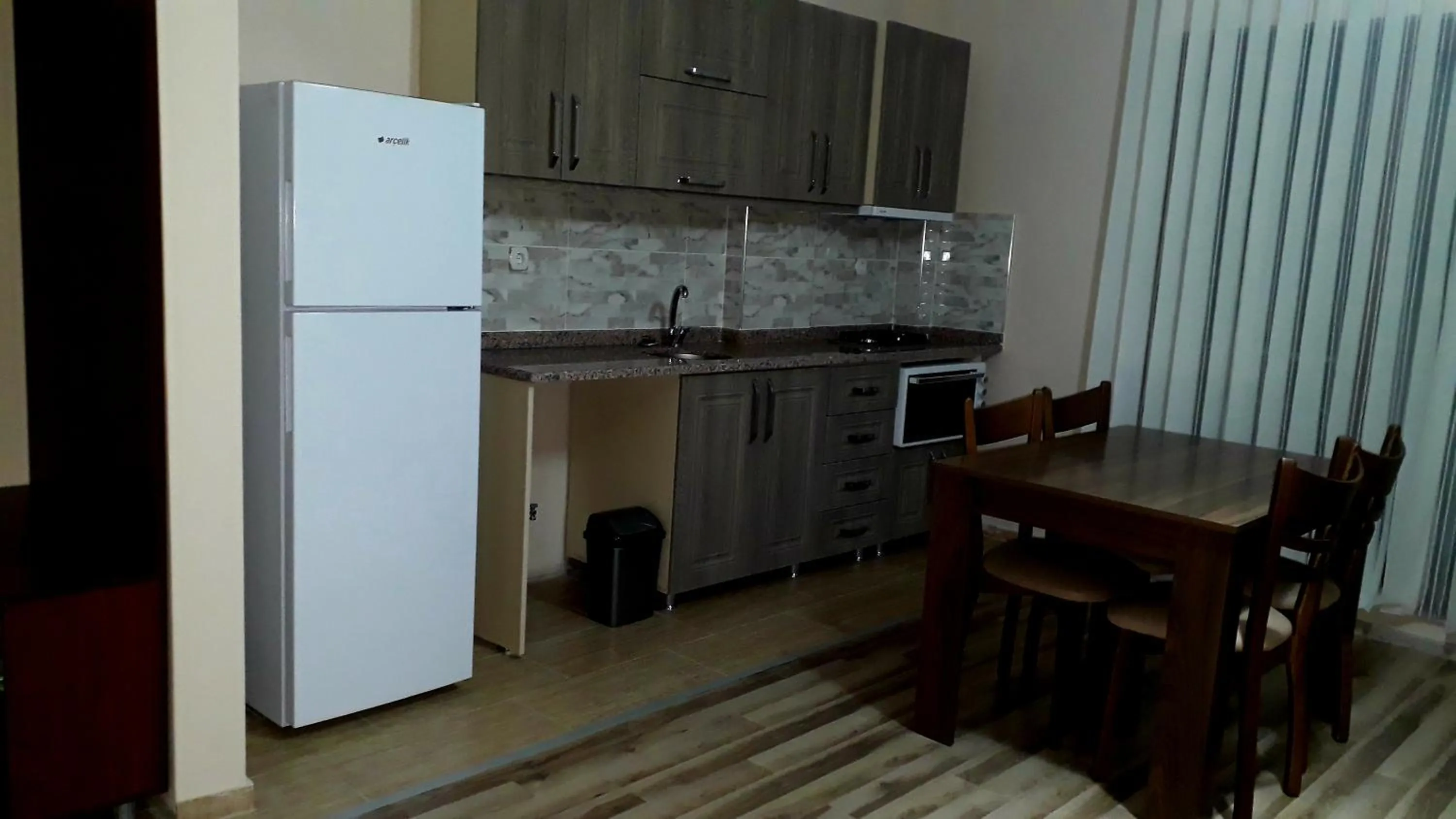 Kitchen or kitchenette in Erdem Apart Otel