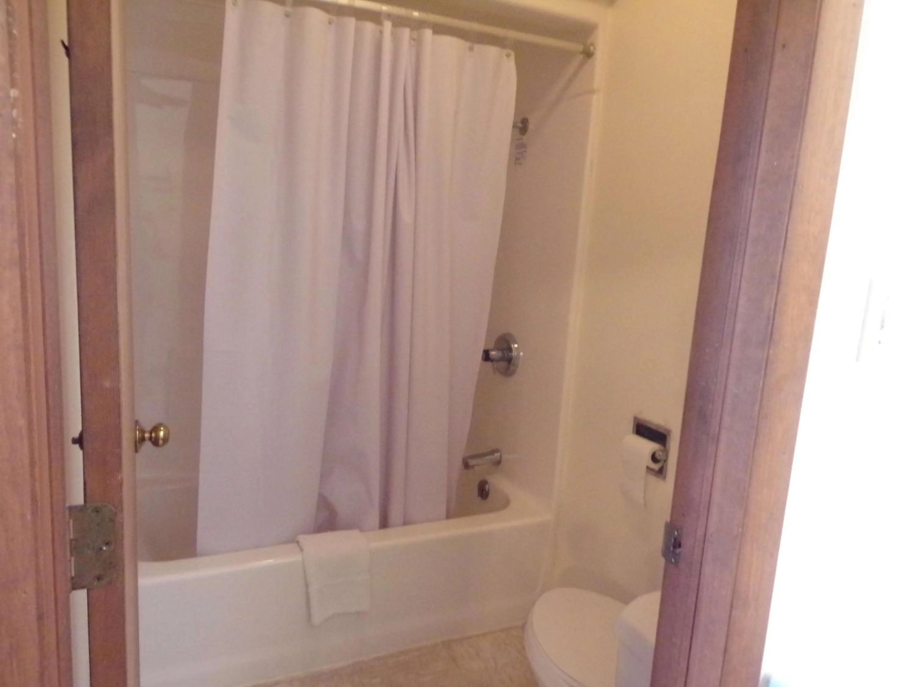 Photo of the whole room in Huggy Bear Motel - Warren