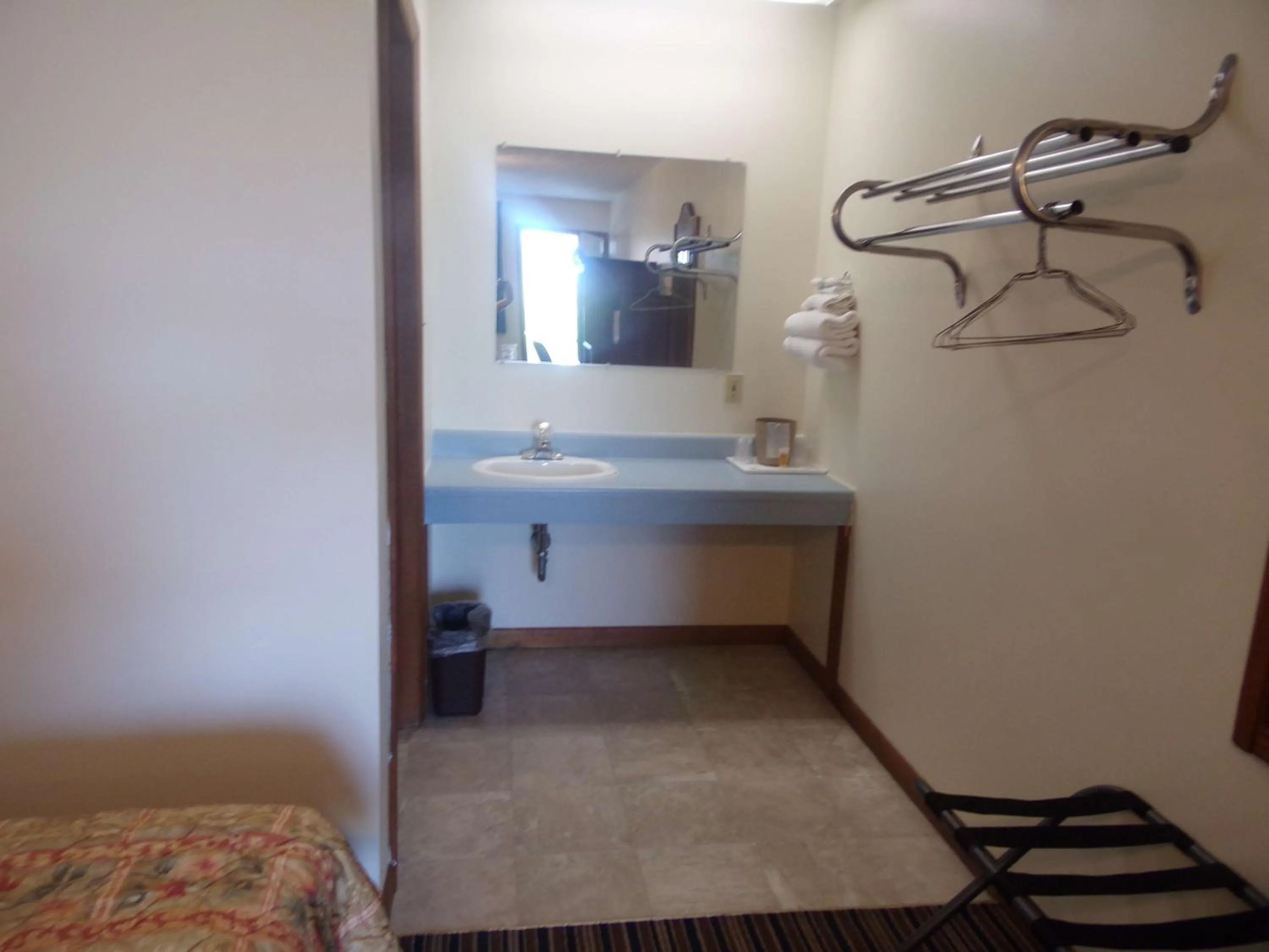 Photo of the whole room in Huggy Bear Motel - Warren