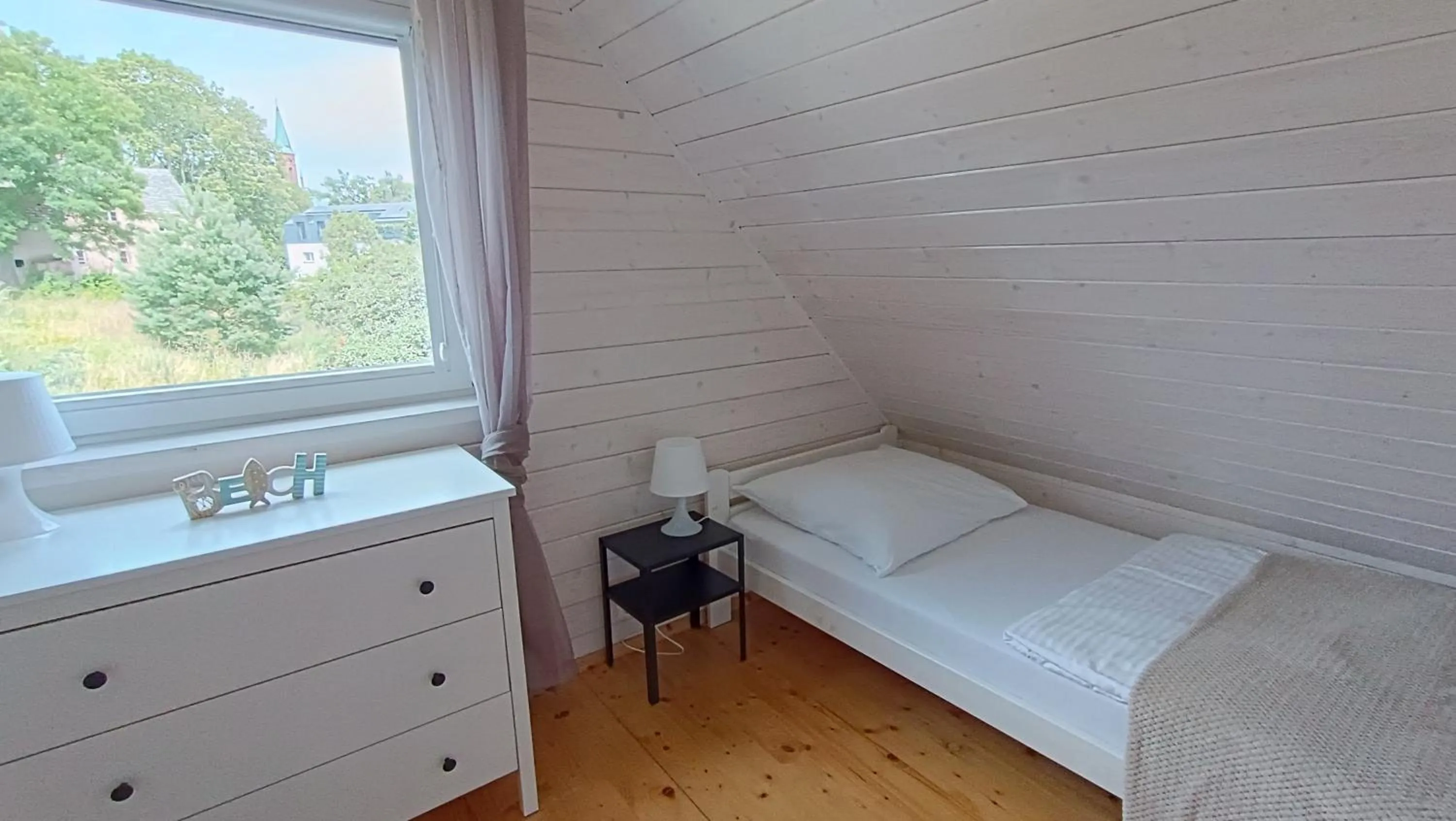 Bed in Szary domek nad jeziorem