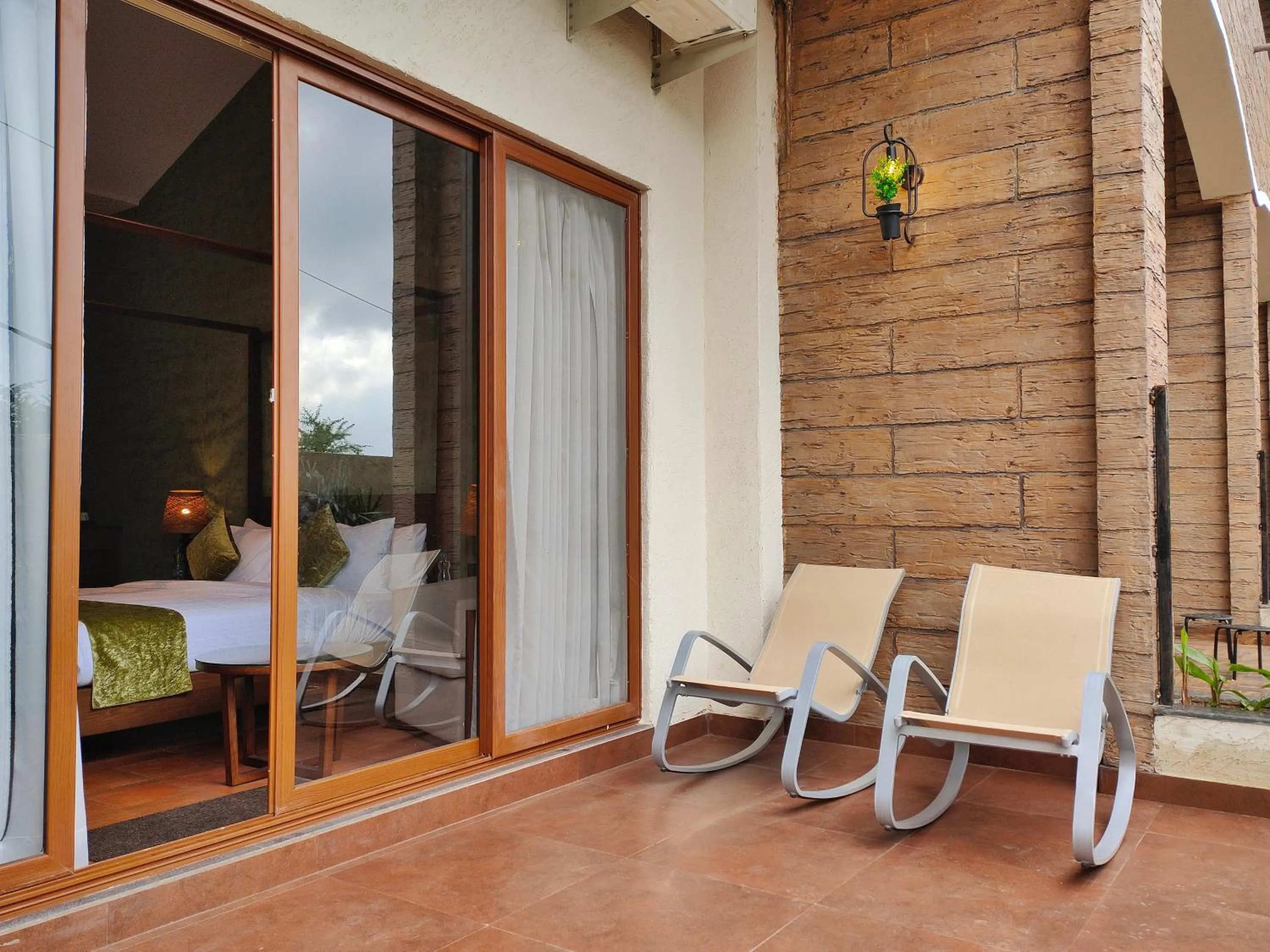 Balcony/Terrace in The Summer House, Pachmarhi - AM Hotel Kollection