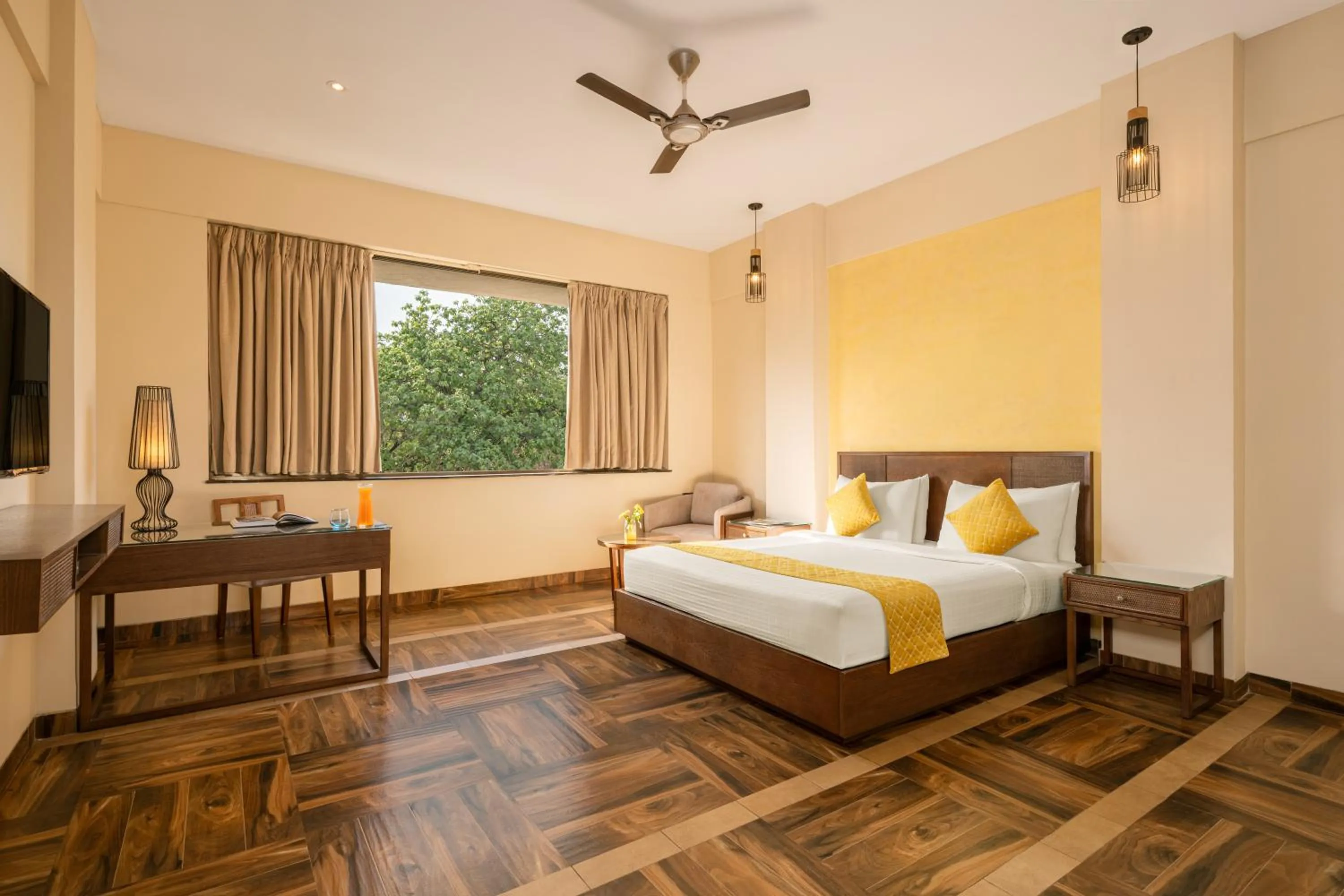 Bedroom, Bed in The Summer House, Pachmarhi - AM Hotel Kollection