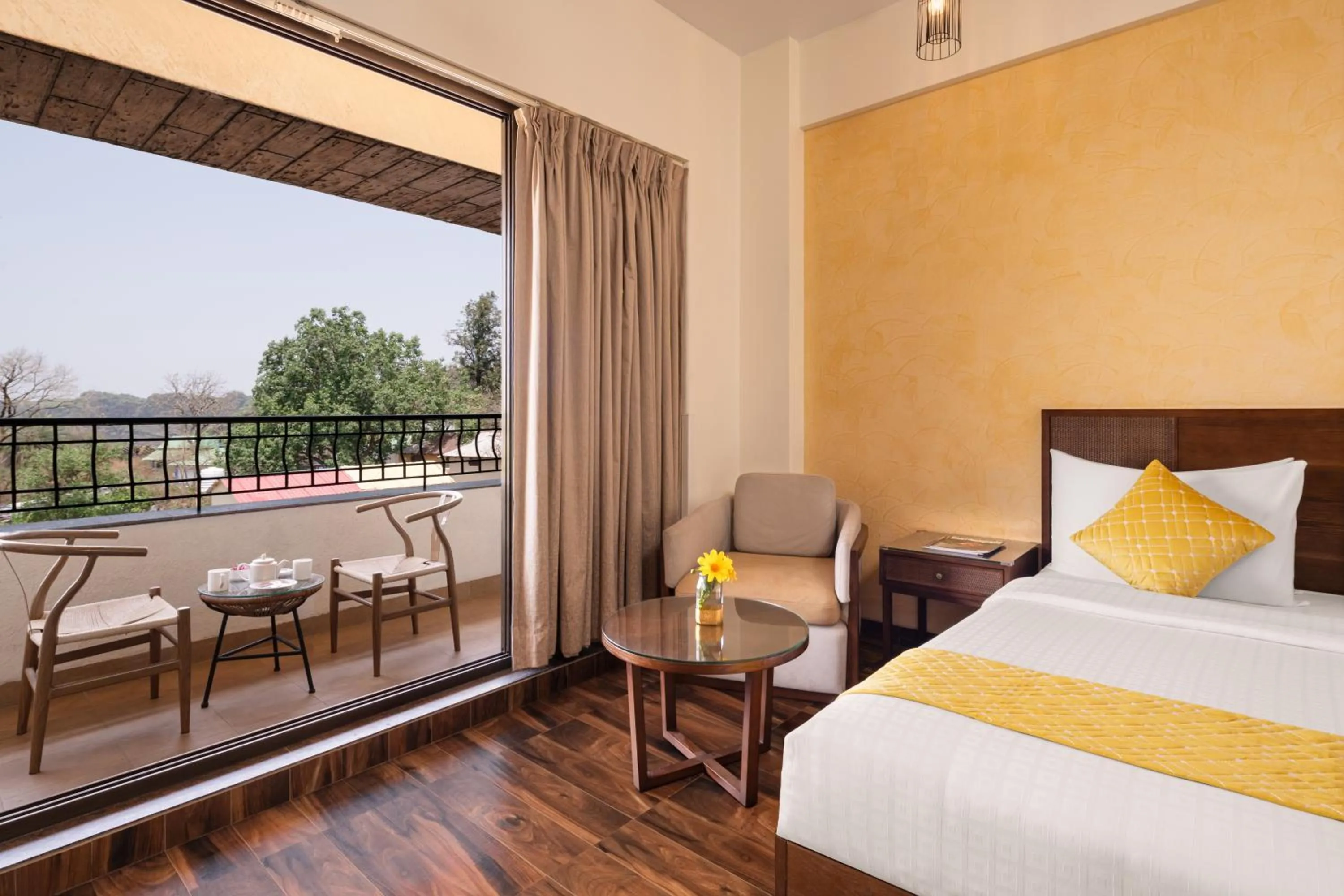 Bedroom, Bed in The Summer House, Pachmarhi - AM Hotel Kollection