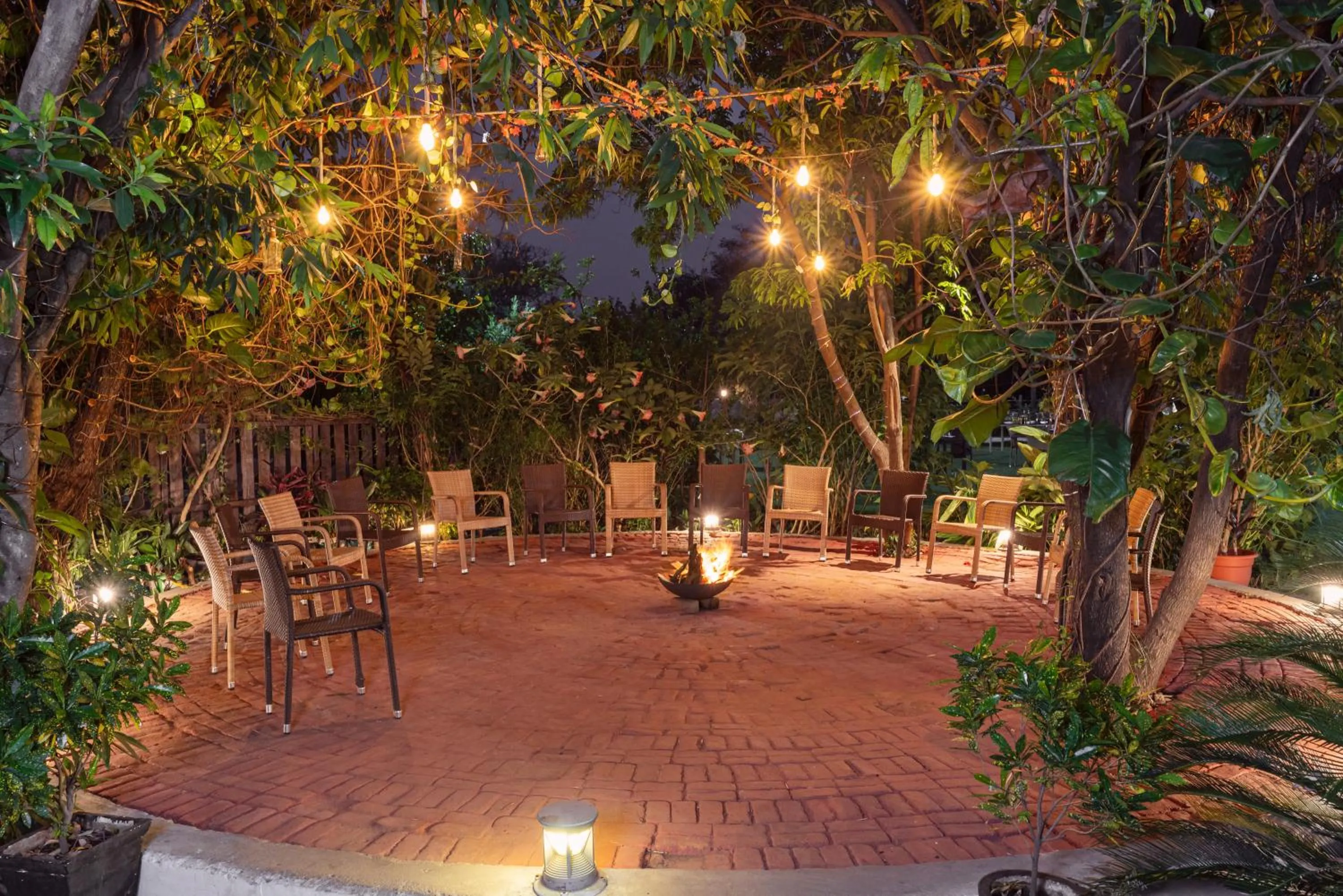 Night in The Summer House, Pachmarhi - AM Hotel Kollection