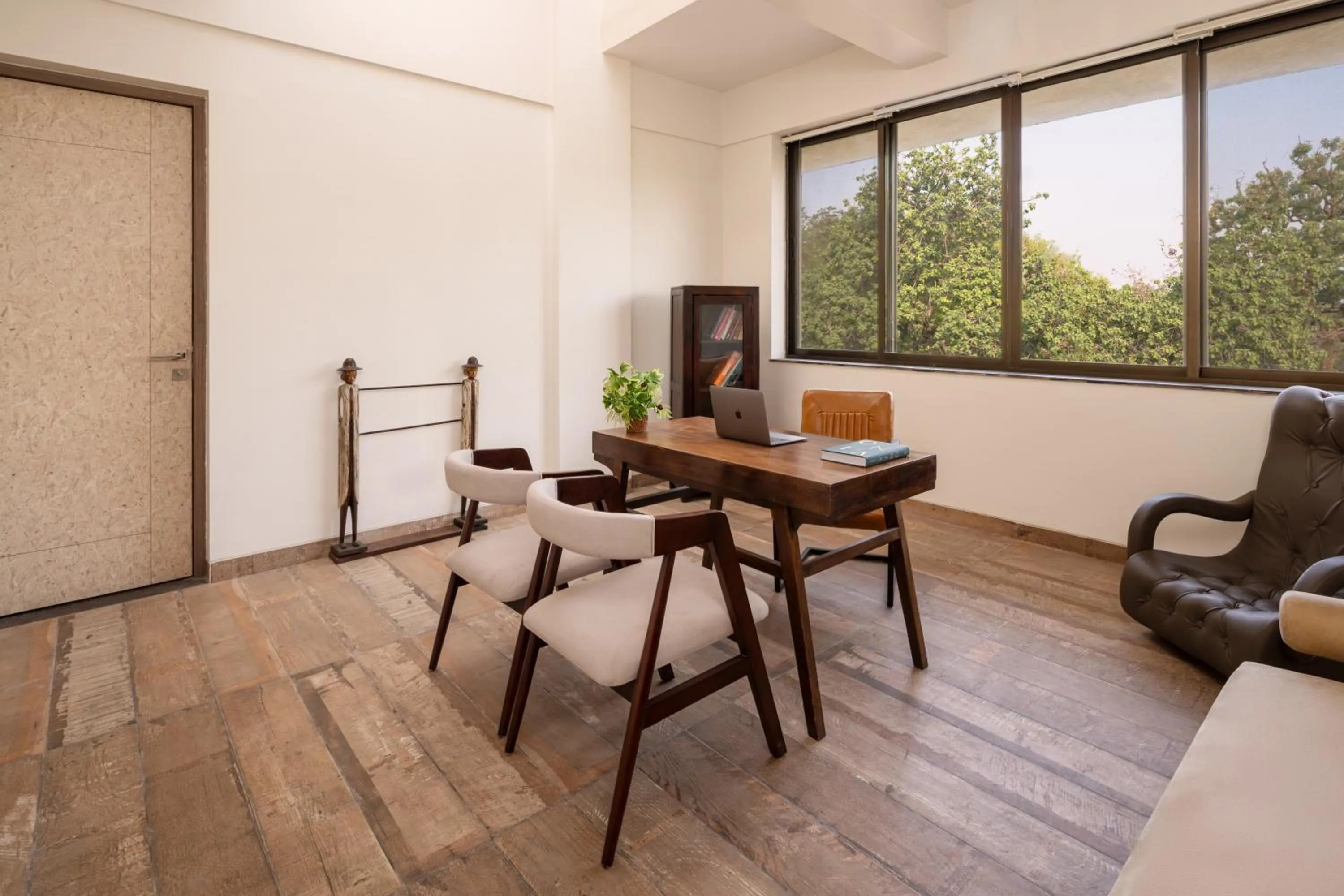 Living room in The Summer House, Pachmarhi - AM Hotel Kollection