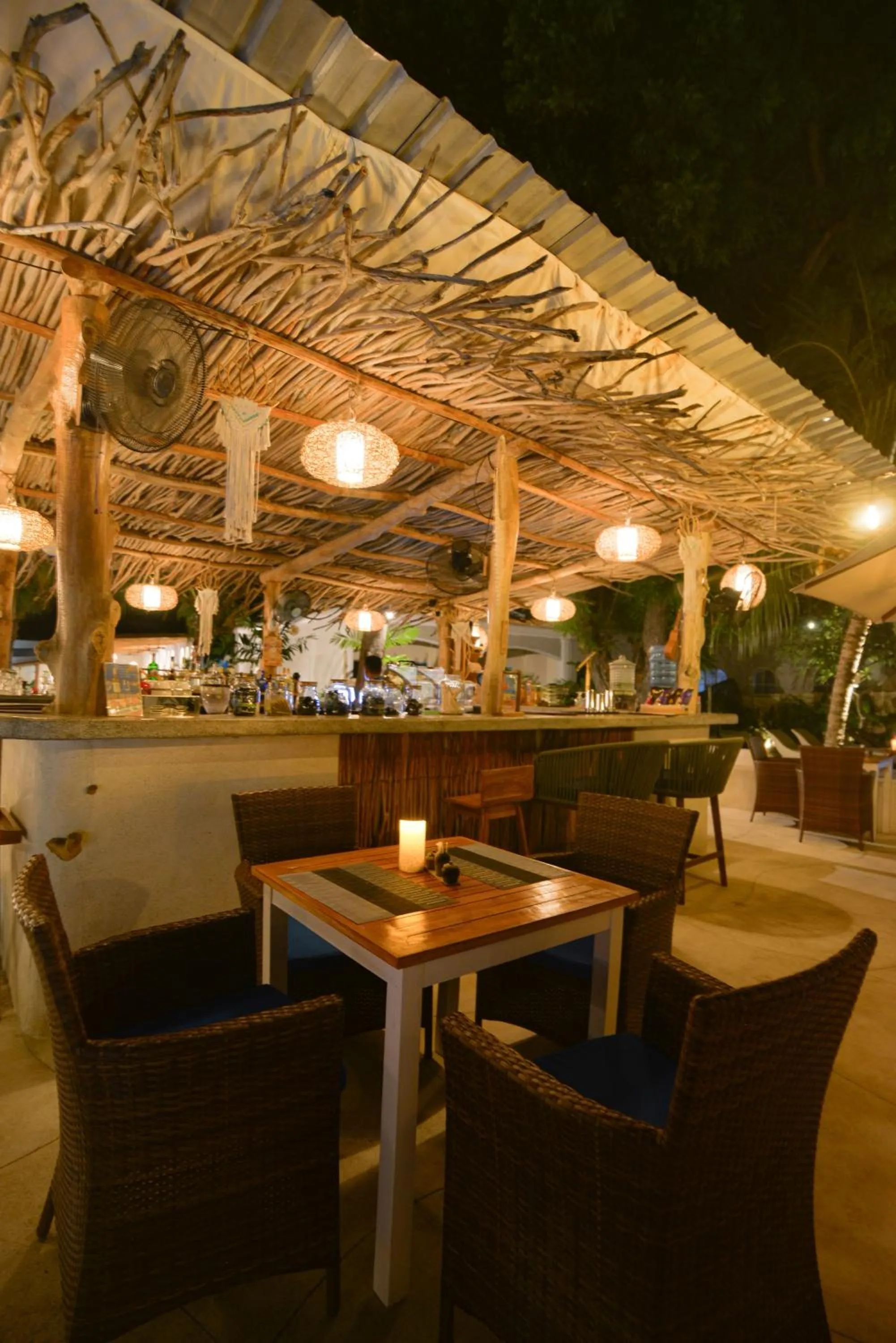 Restaurant/places to eat in The Koho Air Hotel