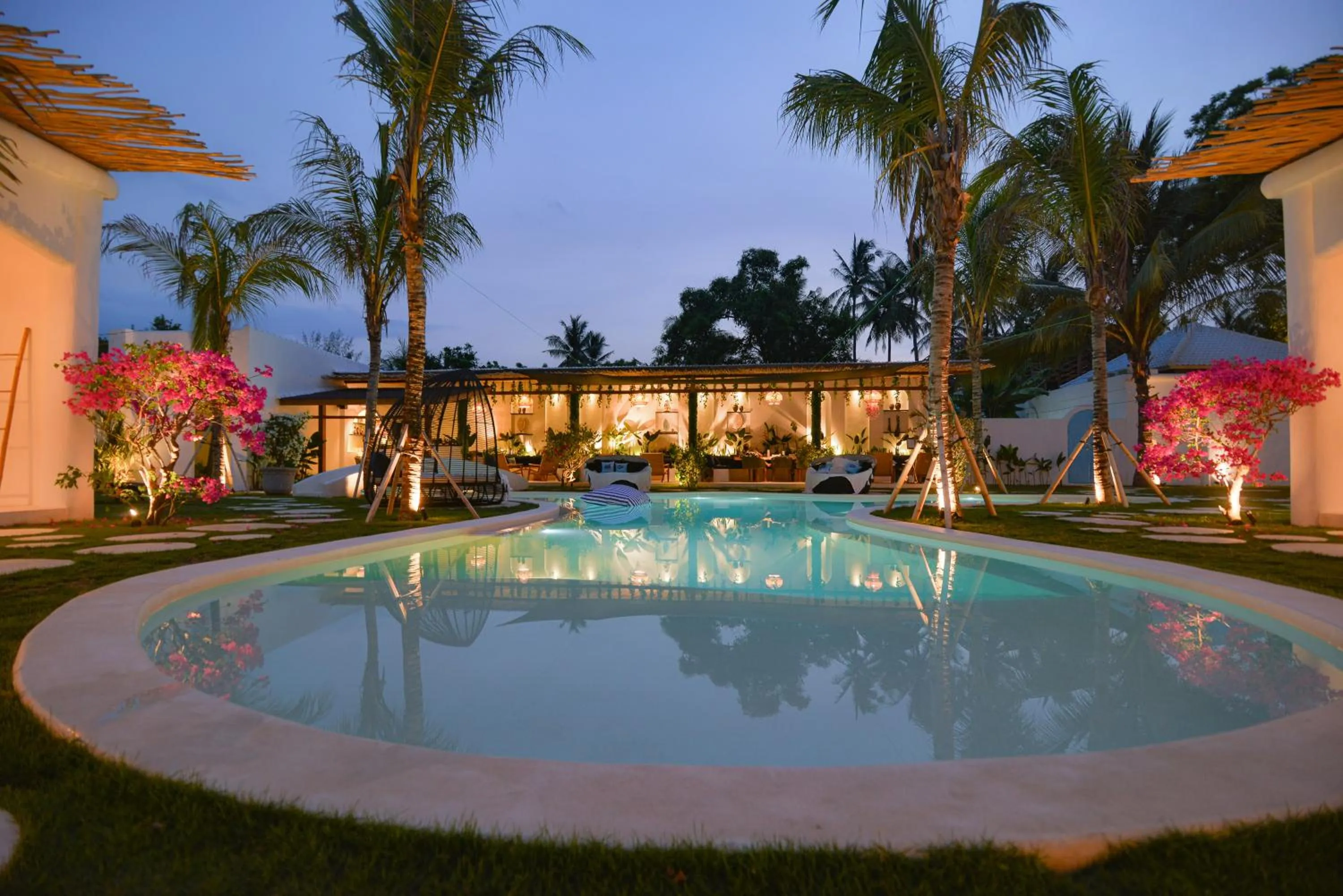 Night in The Koho Air Hotel