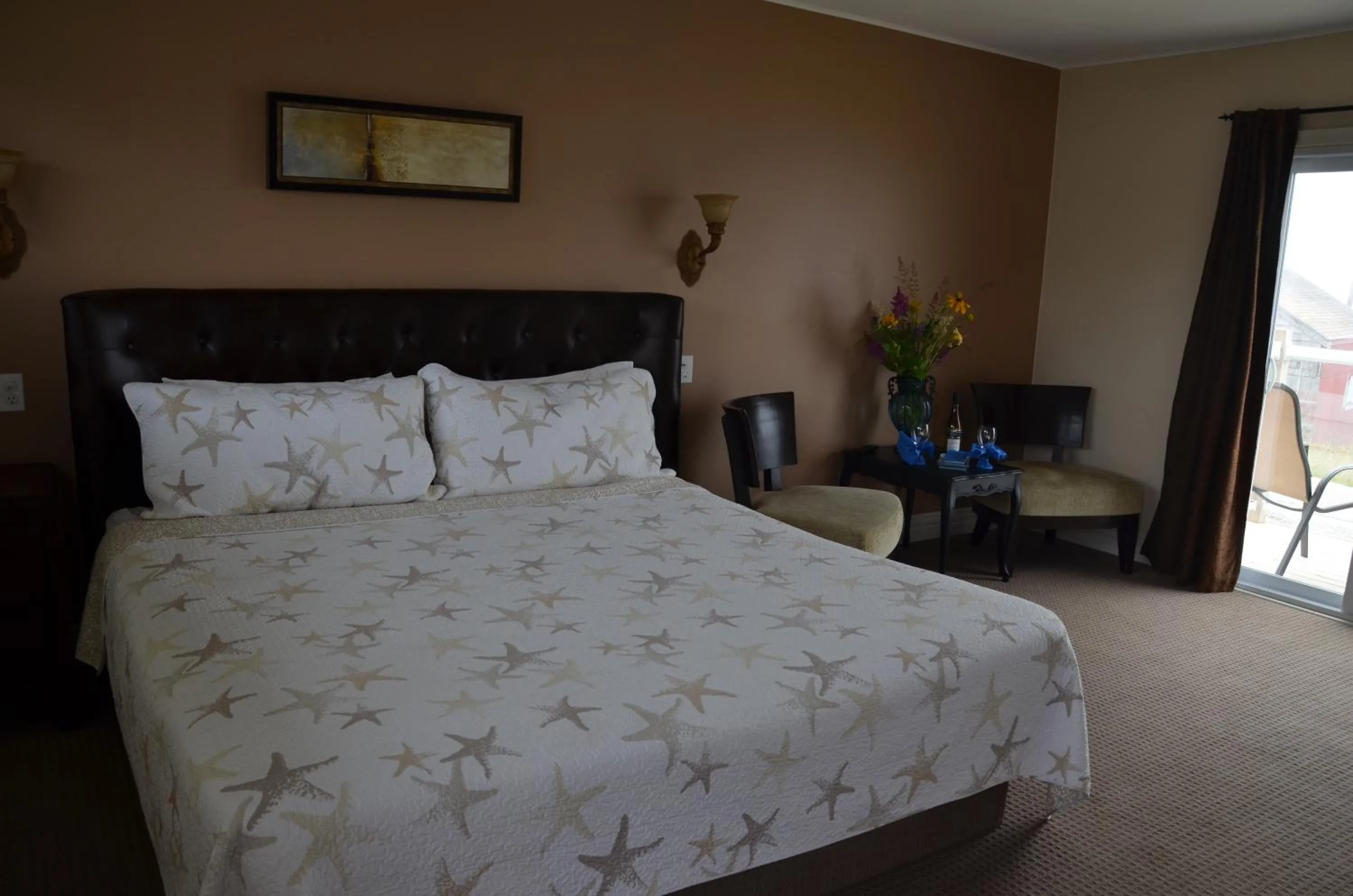 Bed in Clifty Cove Motel