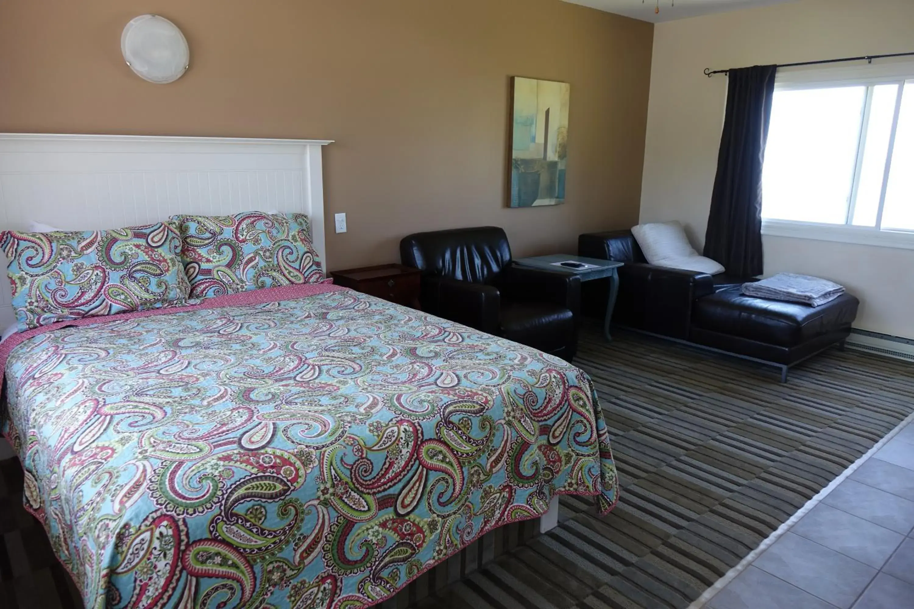 Queen Room in Clifty Cove Motel Queen Room in Clifty Cove Motel