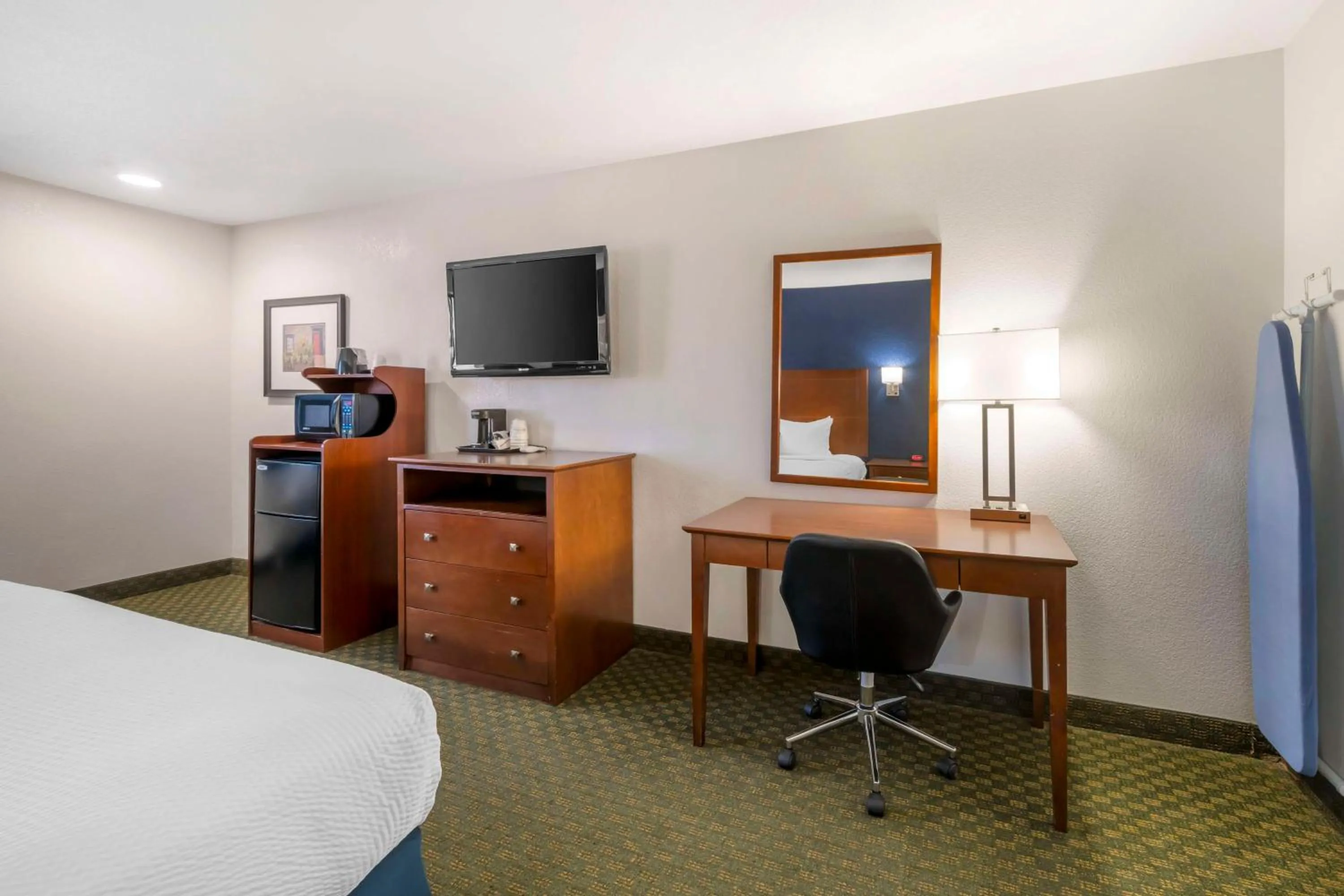 Bedroom, Bed in Best Western Parker Inn