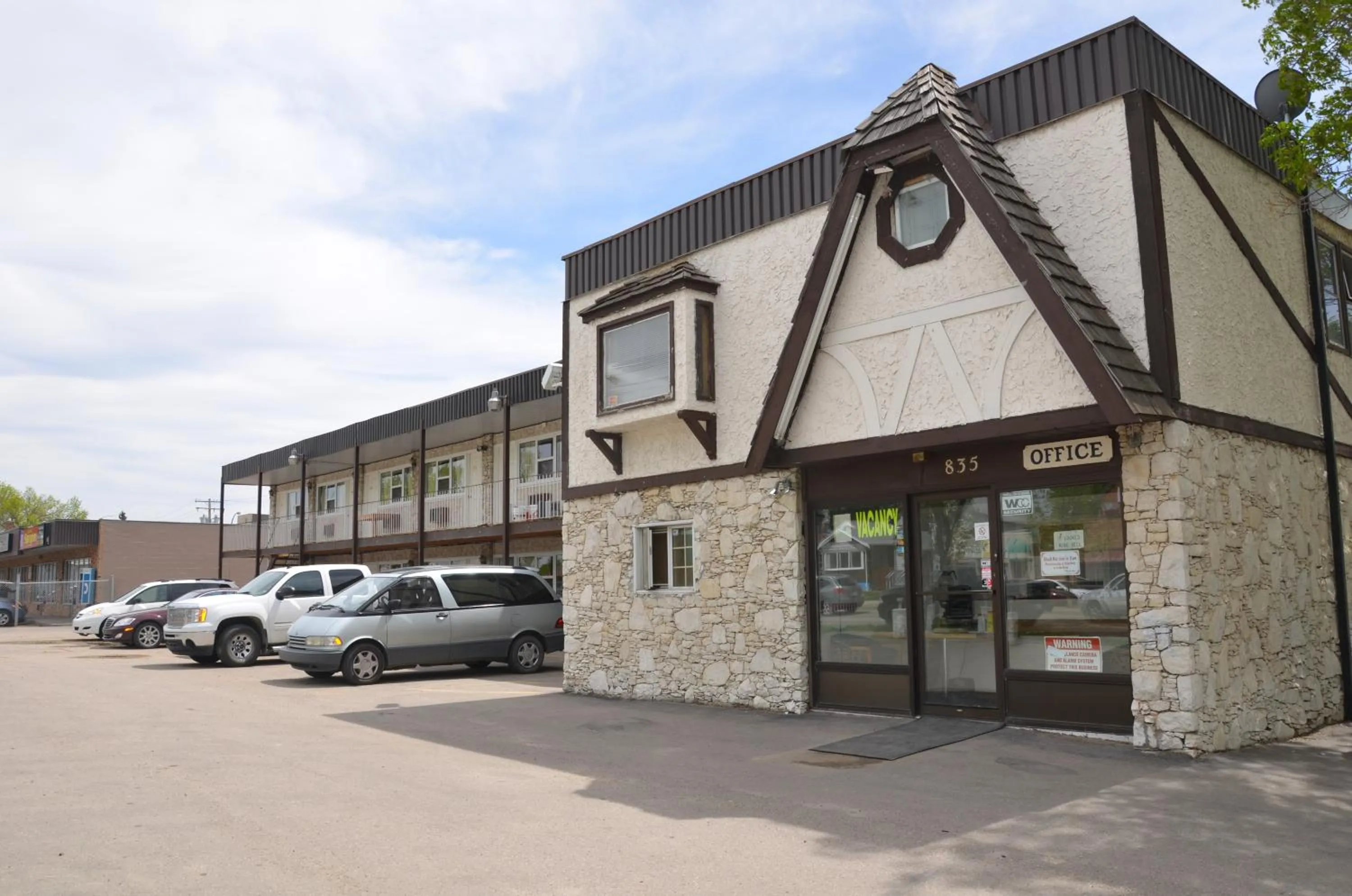 Facade/entrance in Coachman Inn